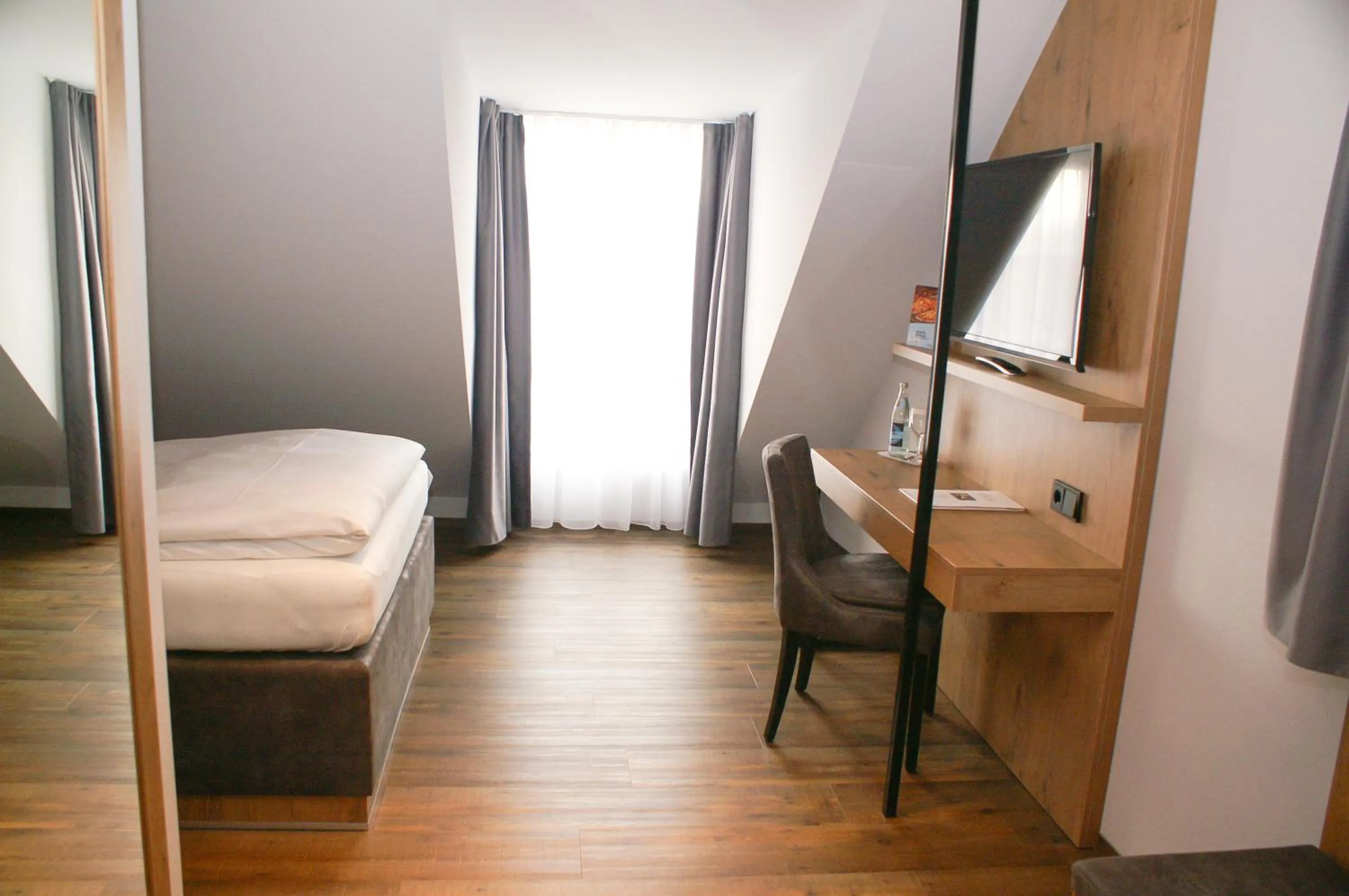 Photo of the whole room, Bed in Hotel Grüner Baum