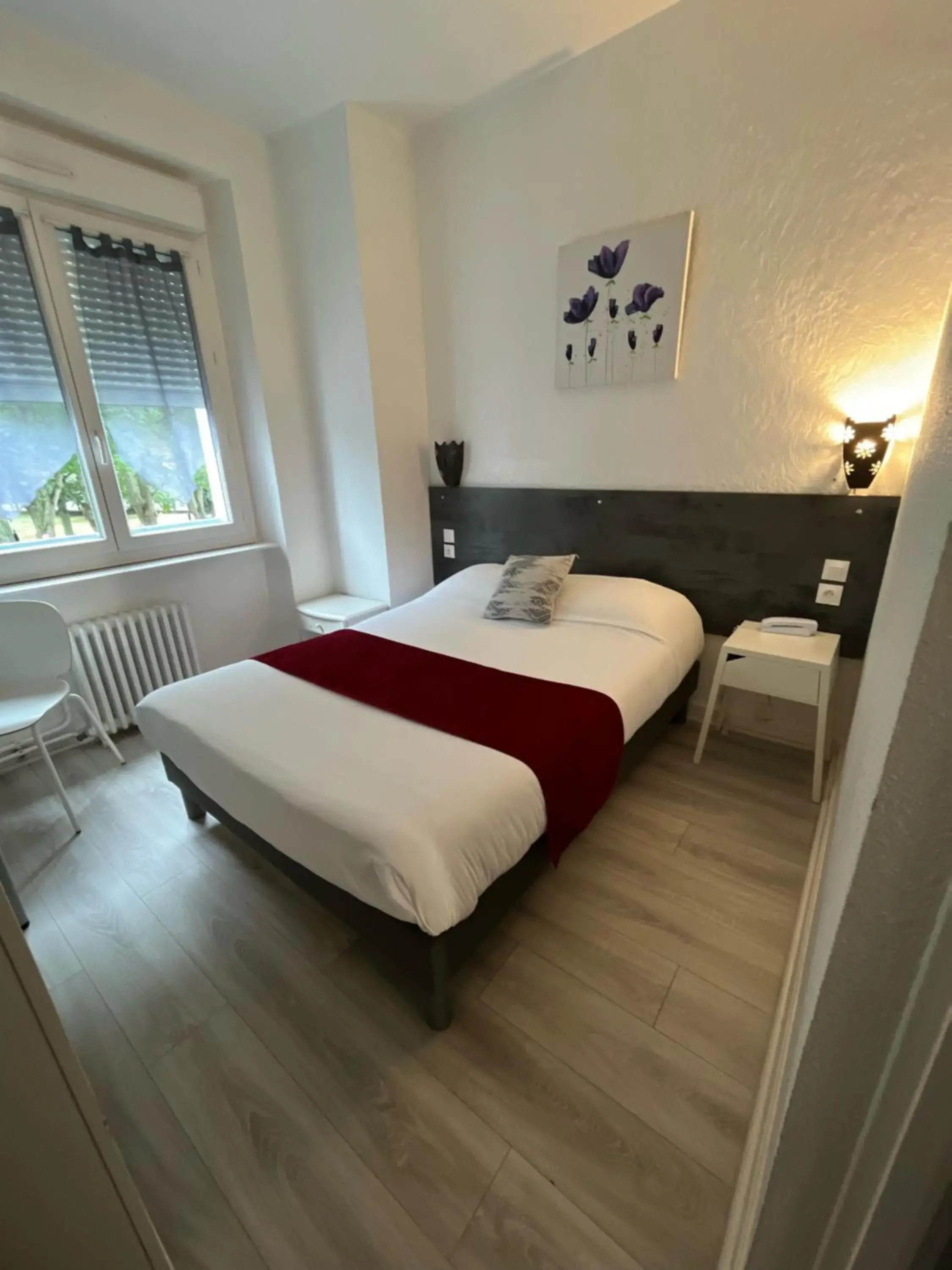 Double Room with Shower in Hôtel Agena Double Room with Shower in Hôtel Agena