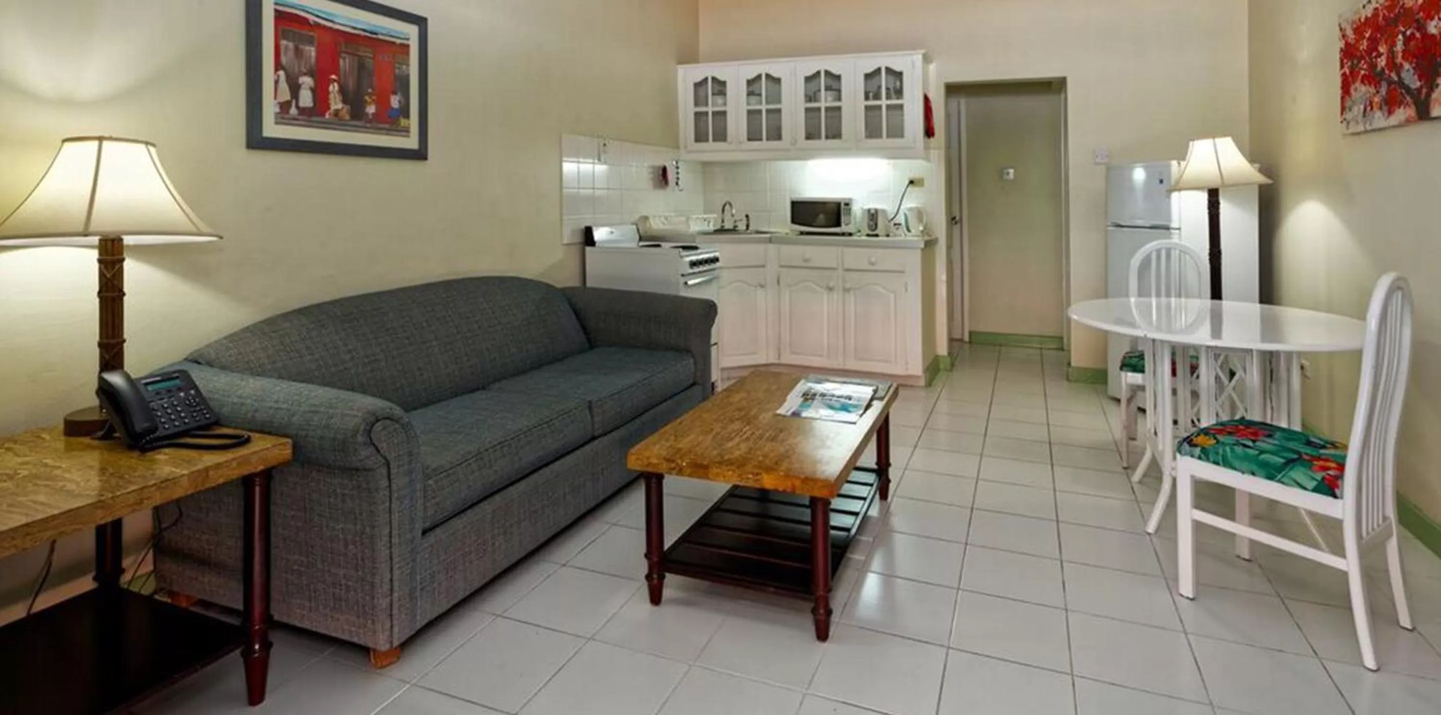 Kitchen or kitchenette in Worthing Court Apartment Hotel