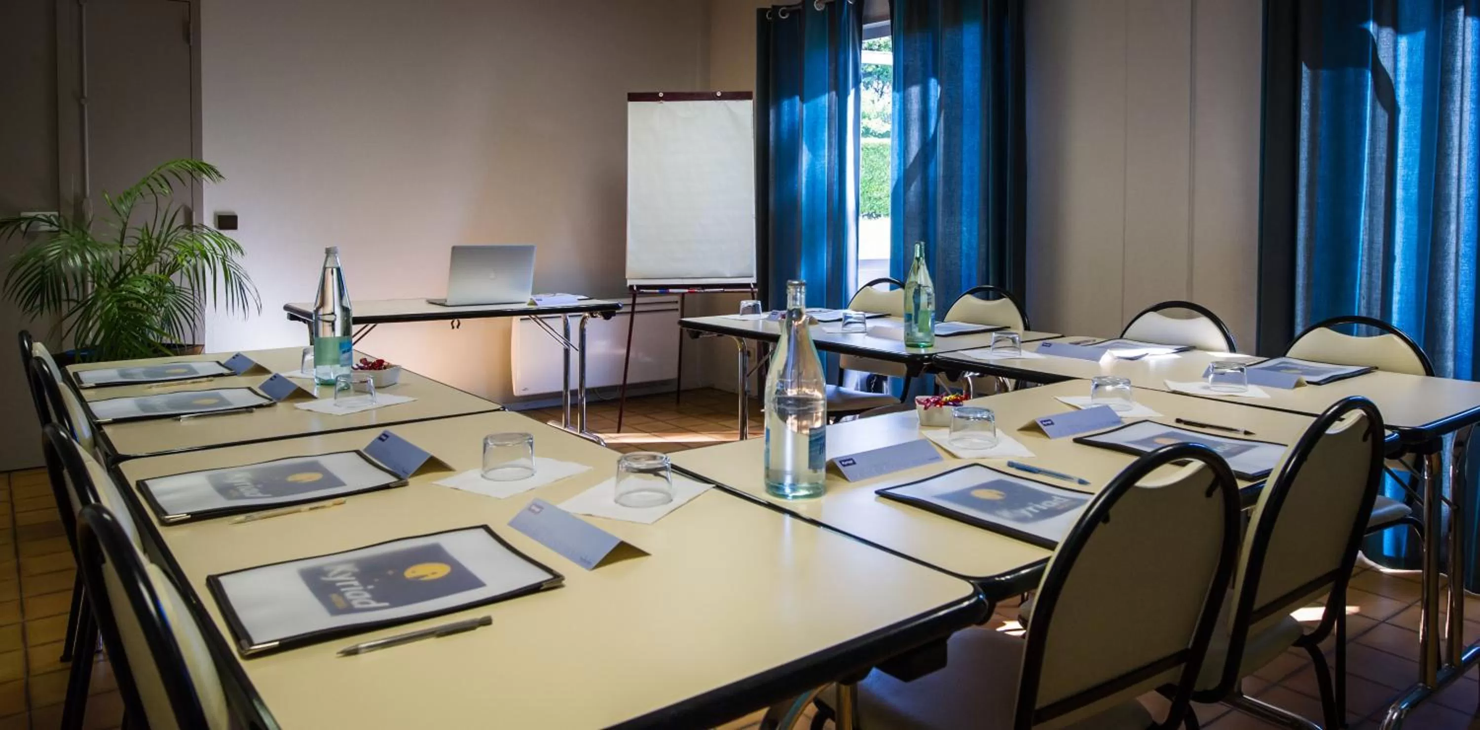 Meeting/conference room in Kyriad Orthez