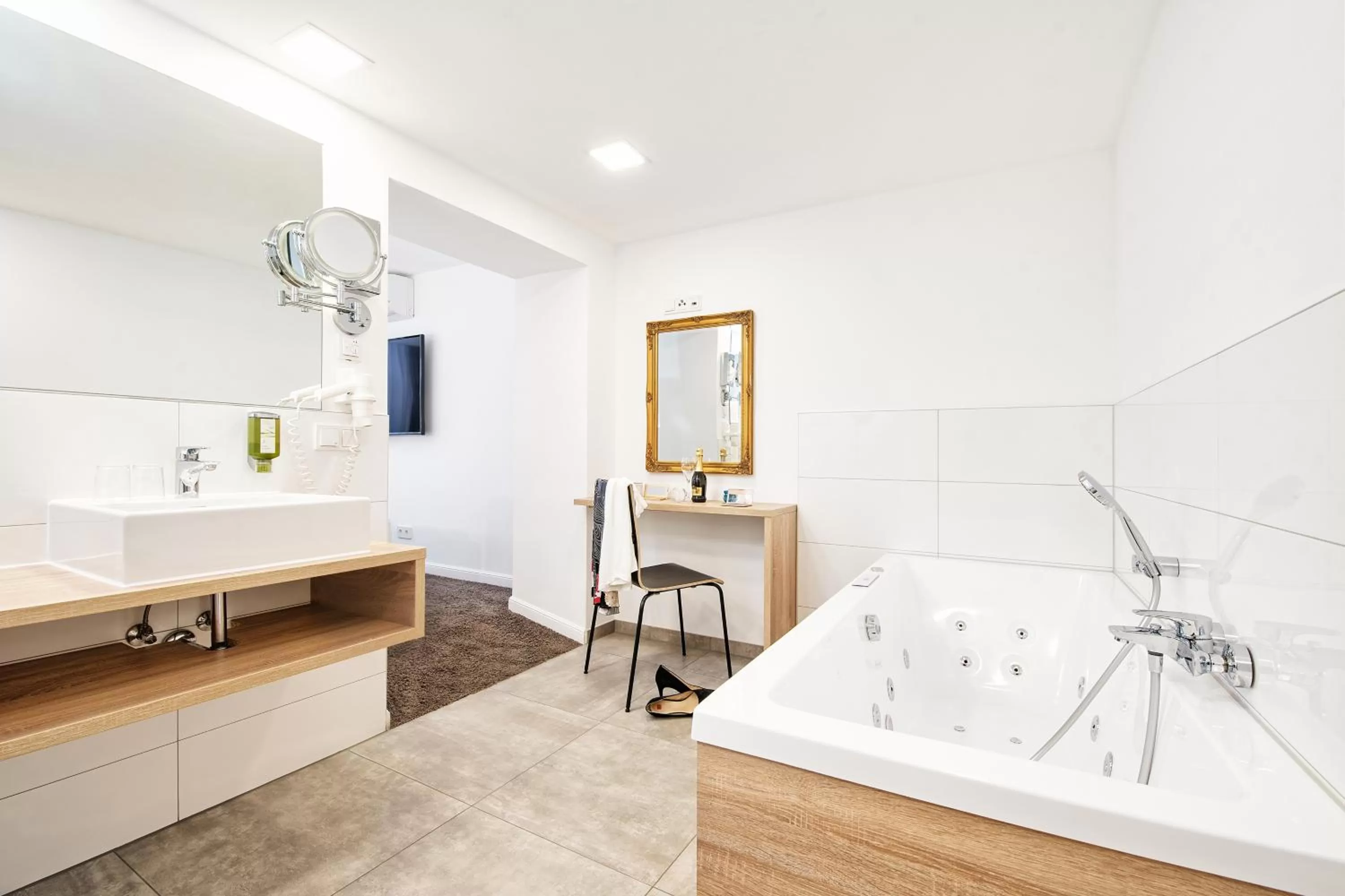 Bathroom in Hotel 24 Checkin Velden