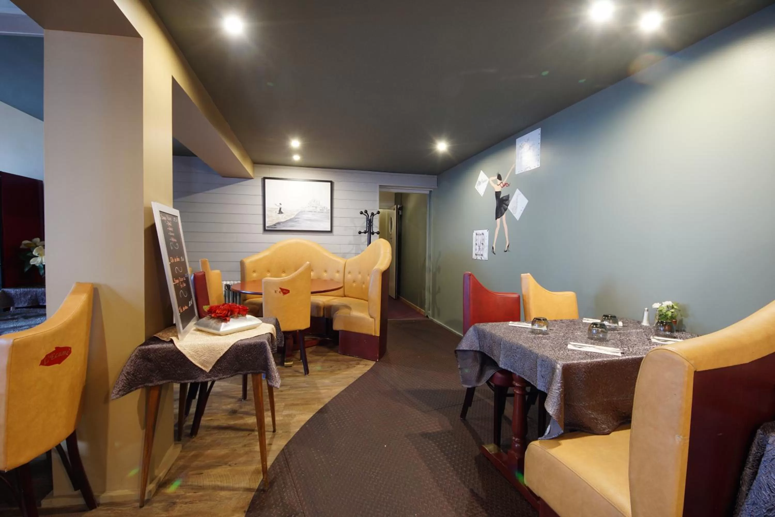 Restaurant/places to eat in L'HÔTEL de CHARTRES