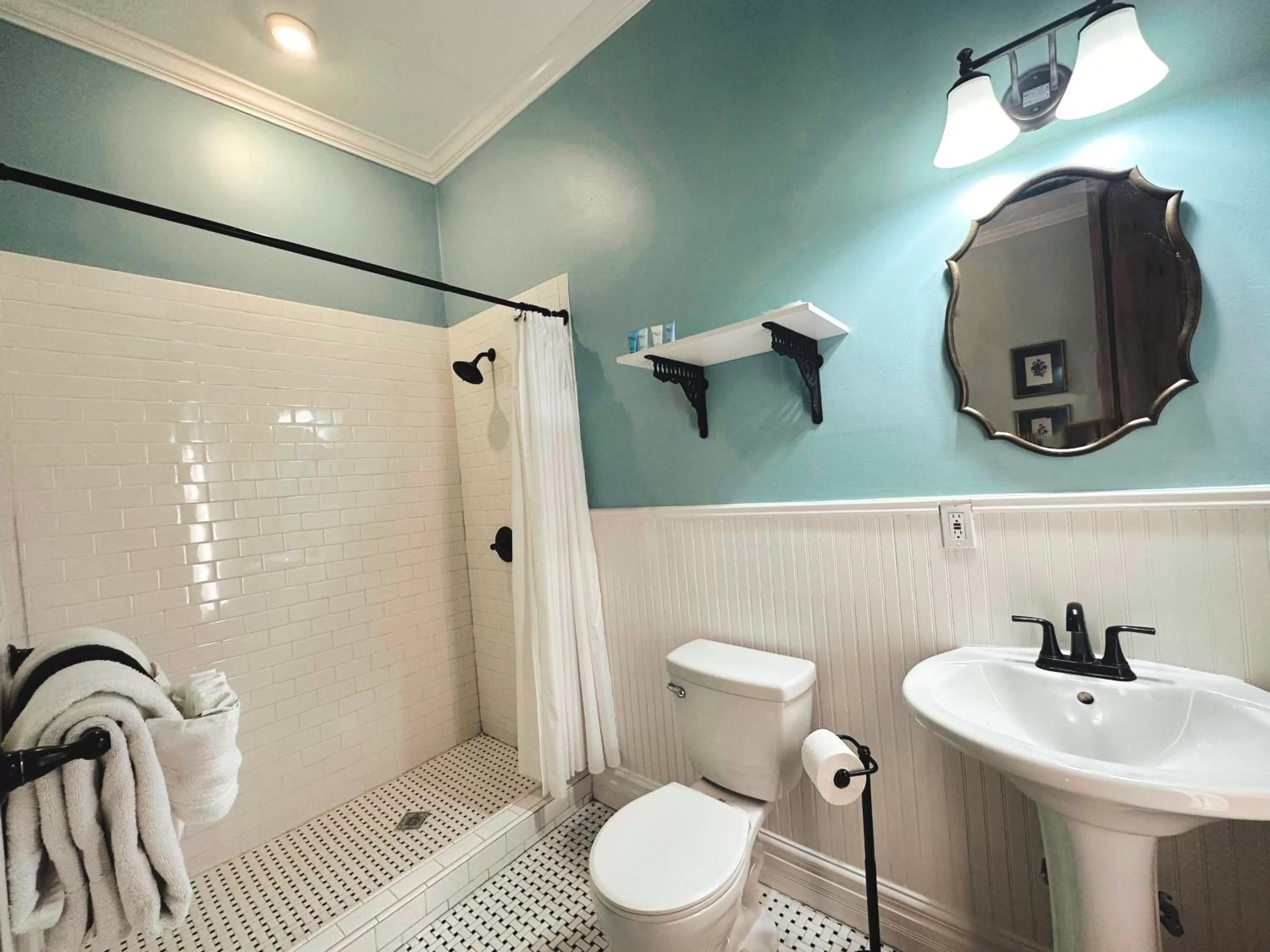 Toilet in The Mansion on 17th, formerly Schaefer Haus