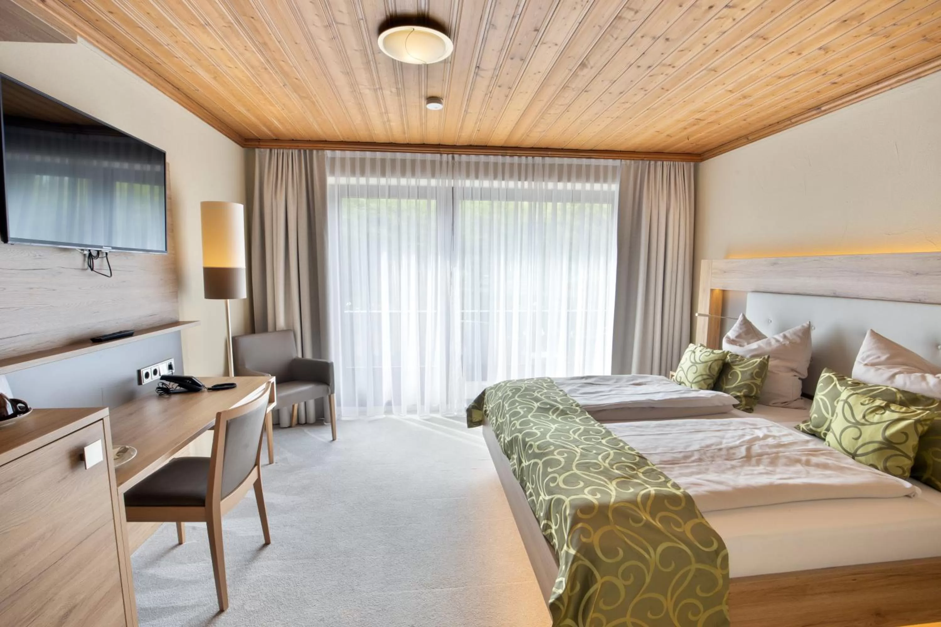 Photo of the whole room, Bed in Deeke's Quellenhof