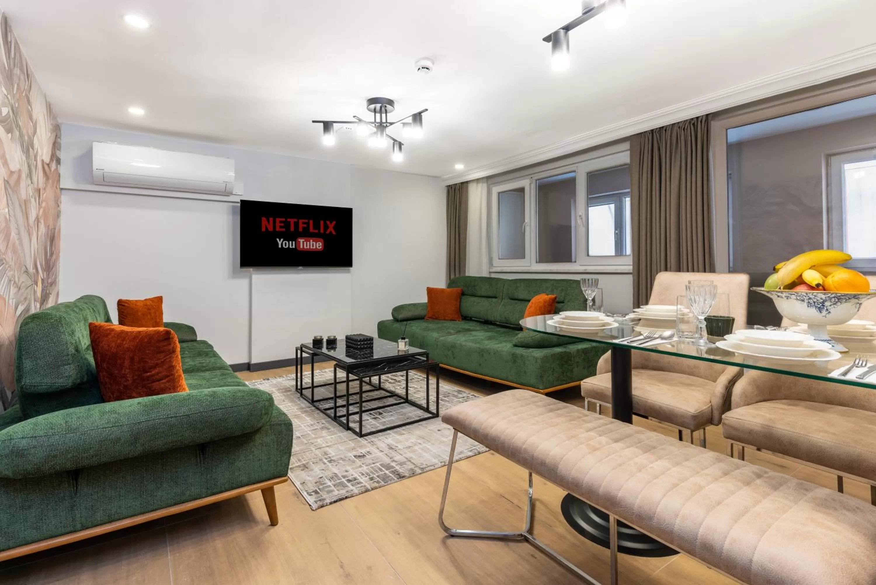 TV and multimedia in BayMari Suites City Life