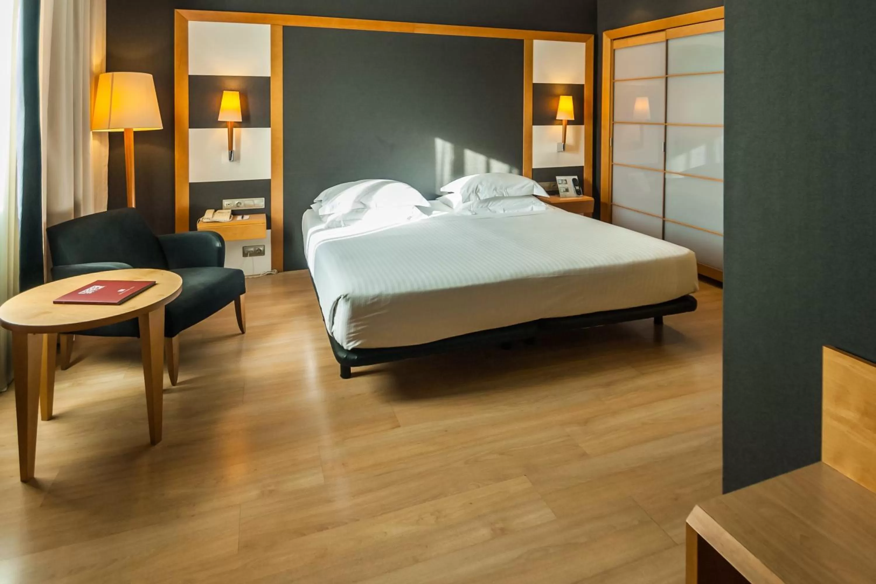 Photo of the whole room, Bed in Hotel Barcelona Universal