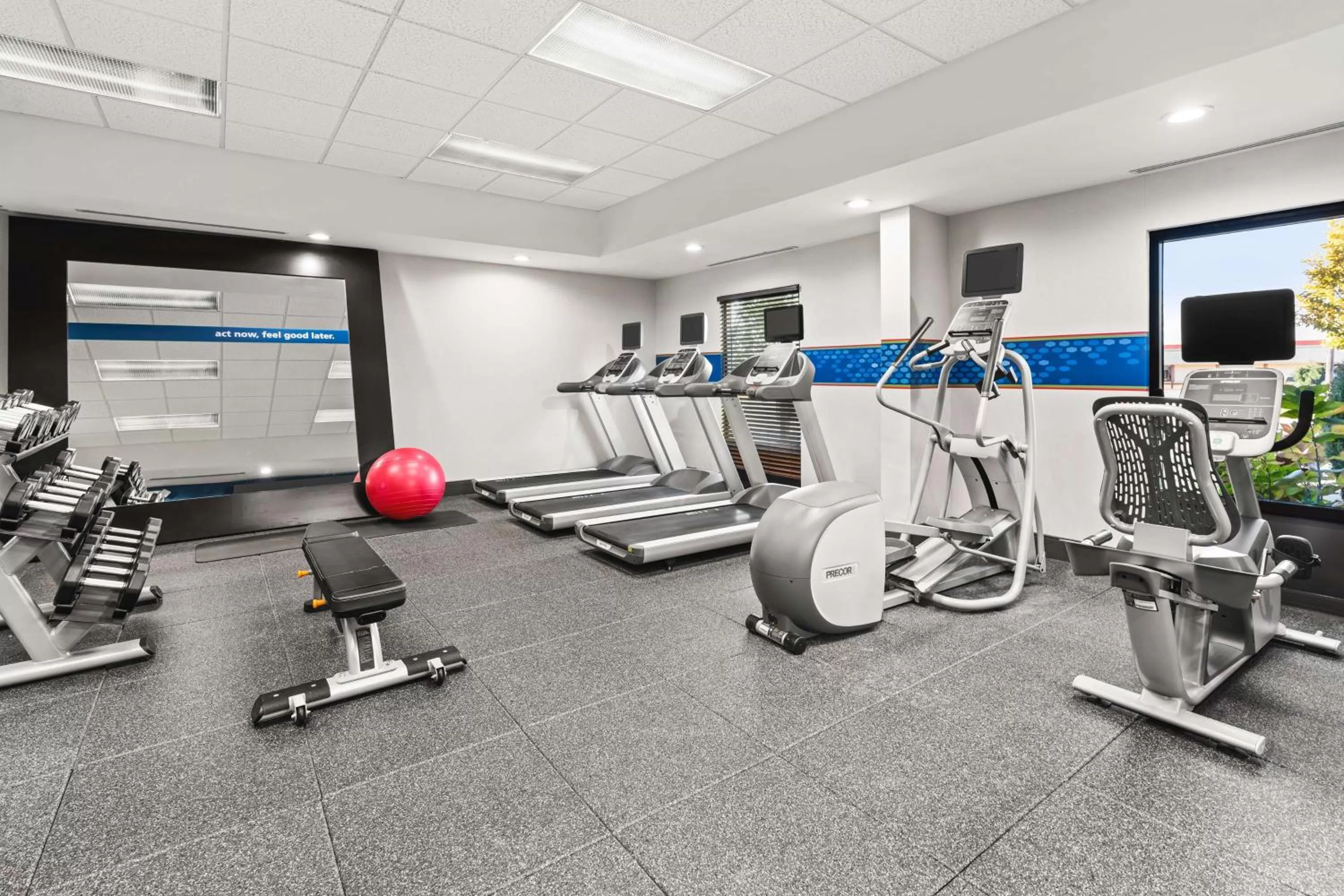 Fitness centre/facilities in Hampton Inn Seekonk
