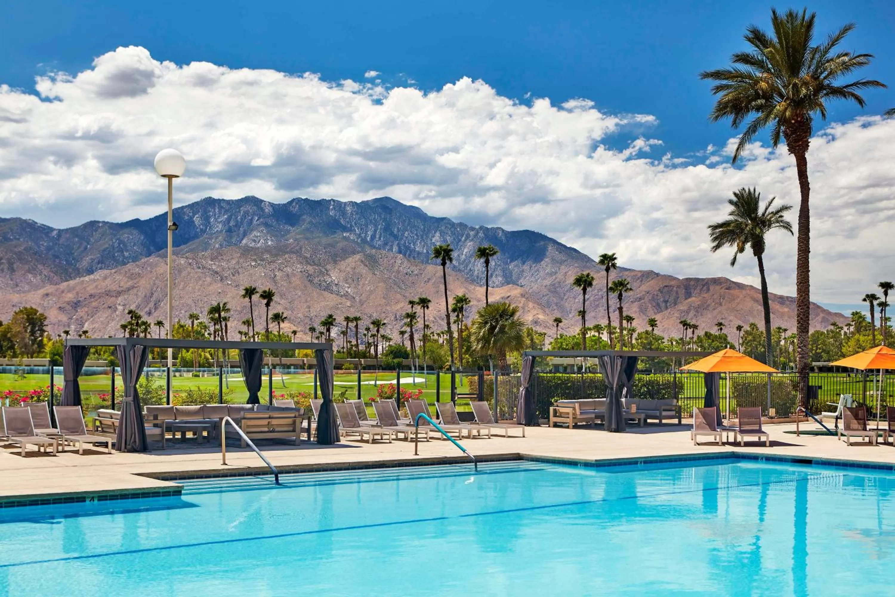 Pool view in DoubleTree by Hilton Golf Resort Palm Springs