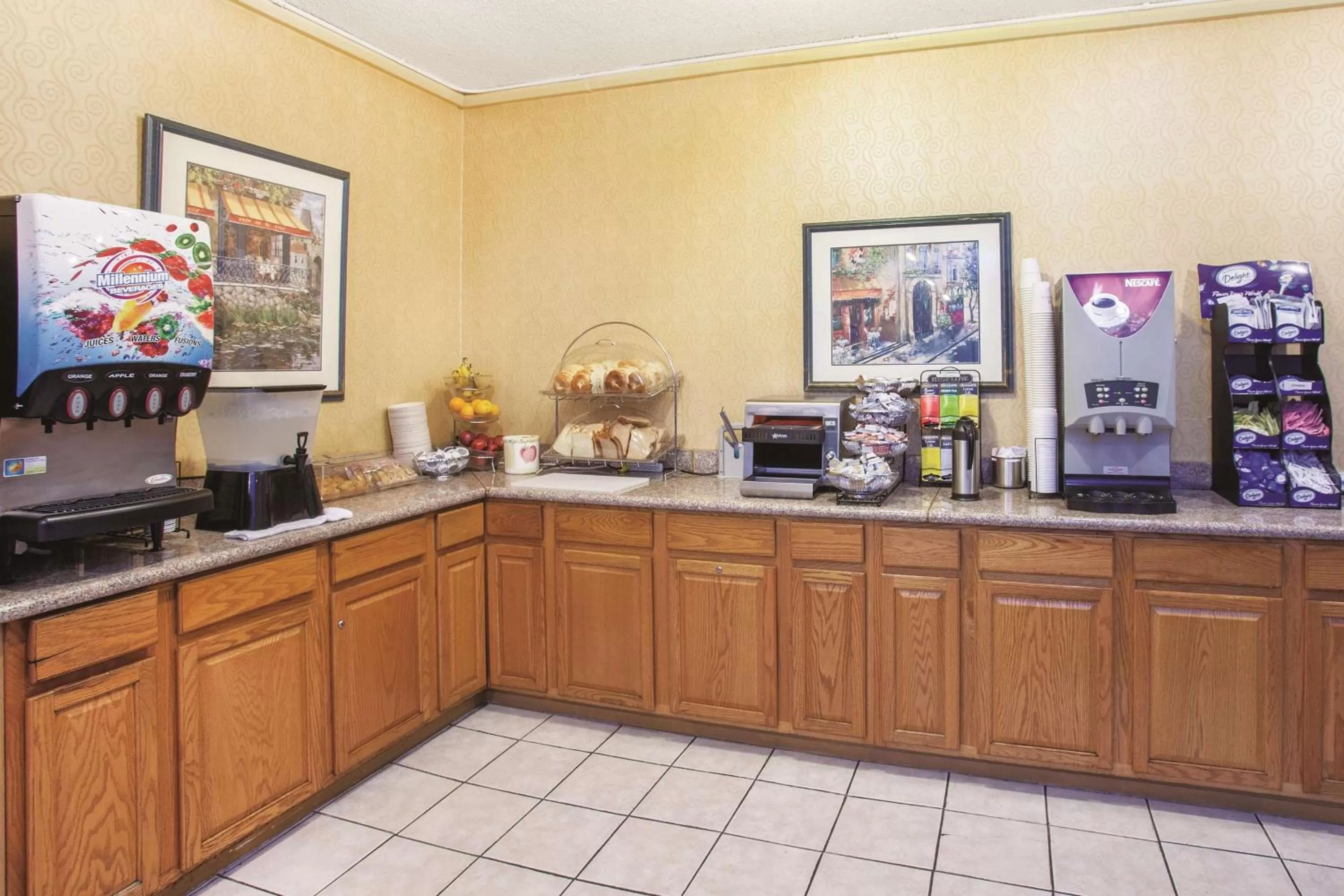 Restaurant/places to eat in La Quinta Inn by Wyndham Berkeley