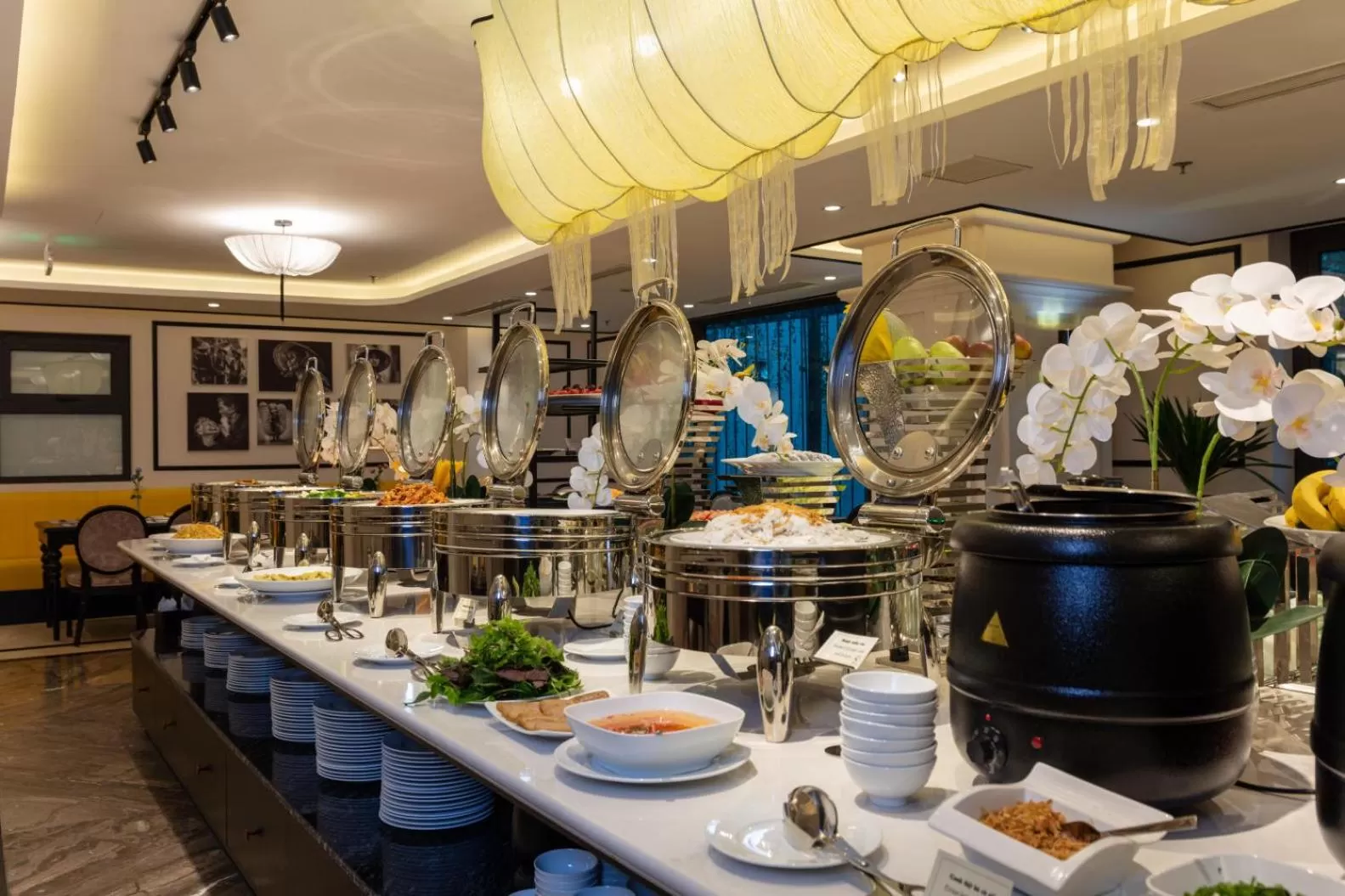 Restaurant/places to eat in FTE Ba Dinh Hotel