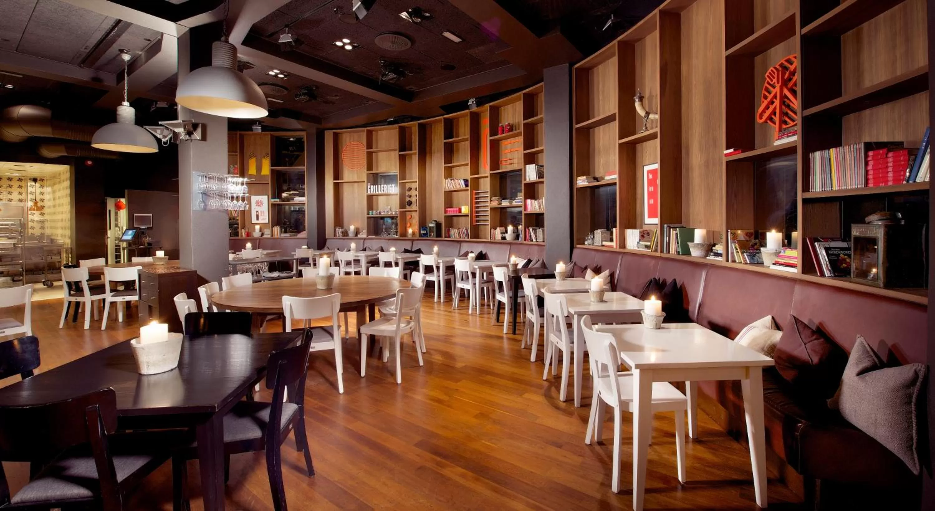 Restaurant/places to eat in Home Hotel Folketeateret