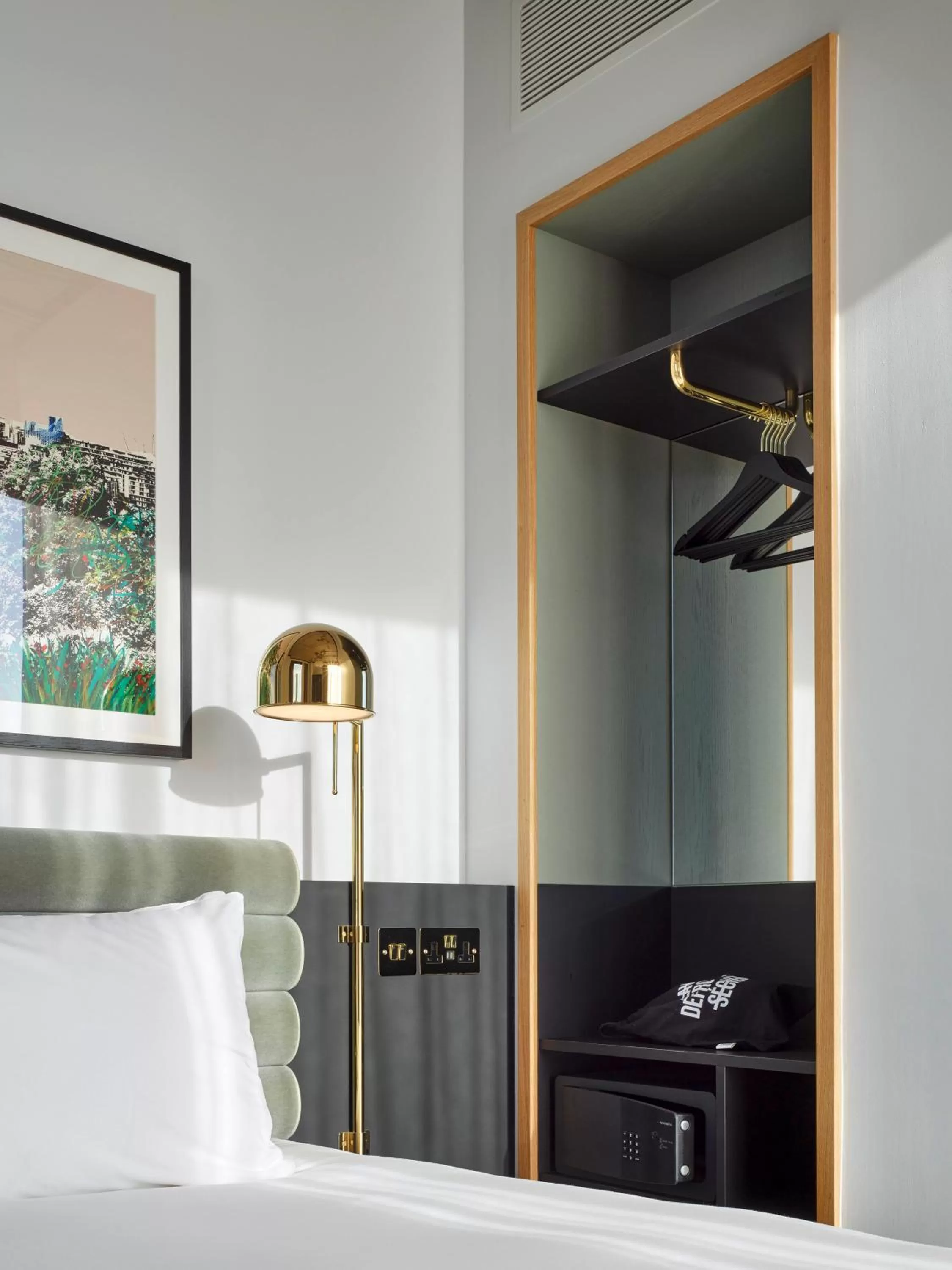 Bedroom, Bed in TRIBE London Canary Wharf
