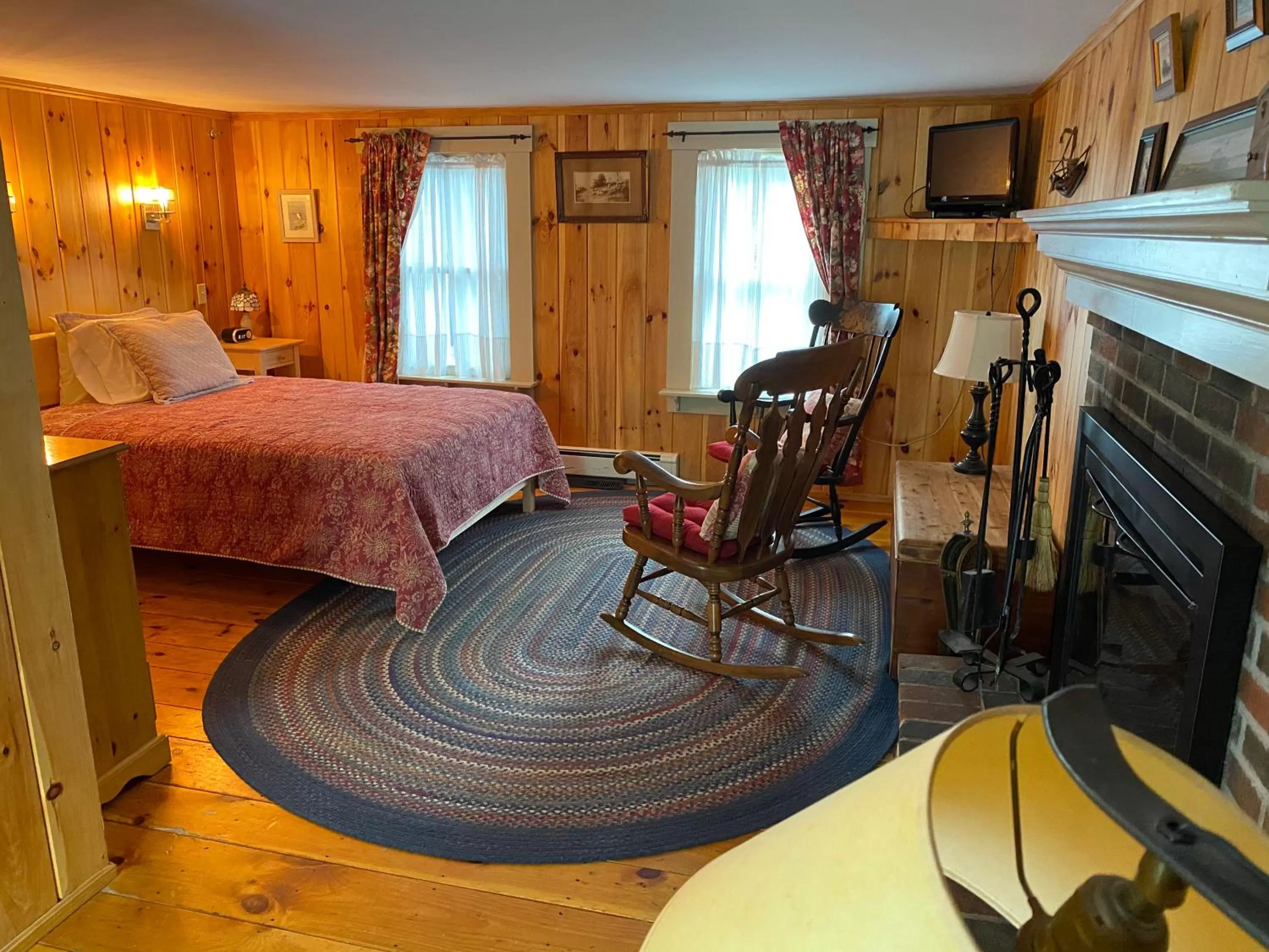 Superior Queen Room in James Place Inn Bed and Breakfast