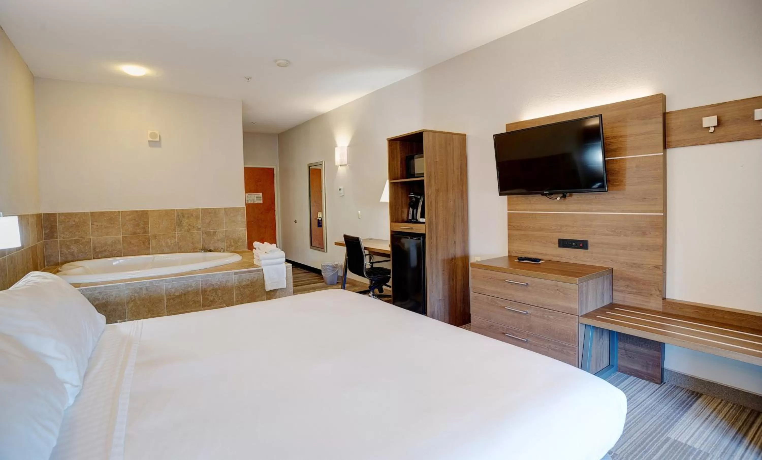 Photo of the whole room, Bed in Holiday Inn Express La Plata by IHG