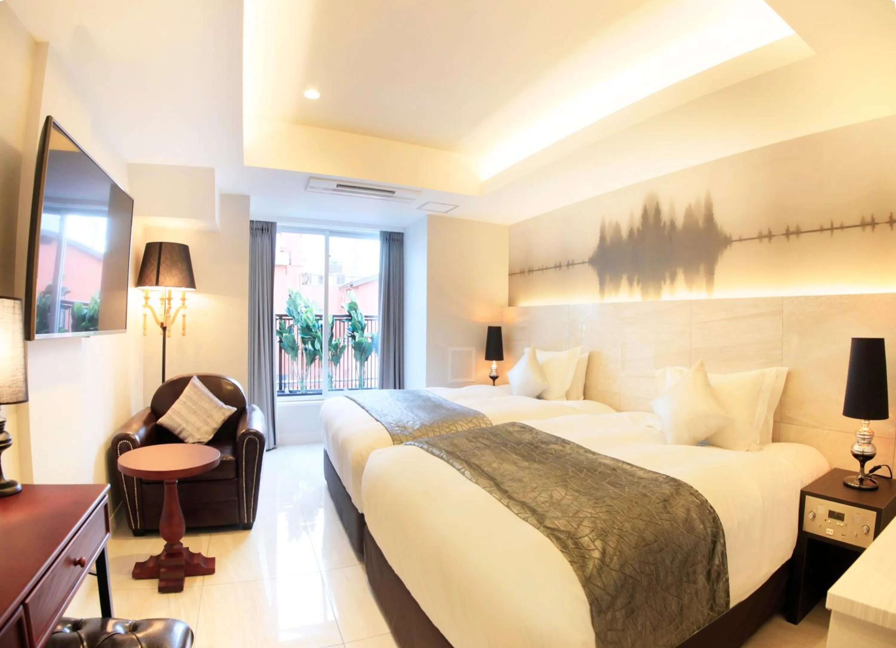 Photo of the whole room, Bed in The Centurion Classic Akasaka