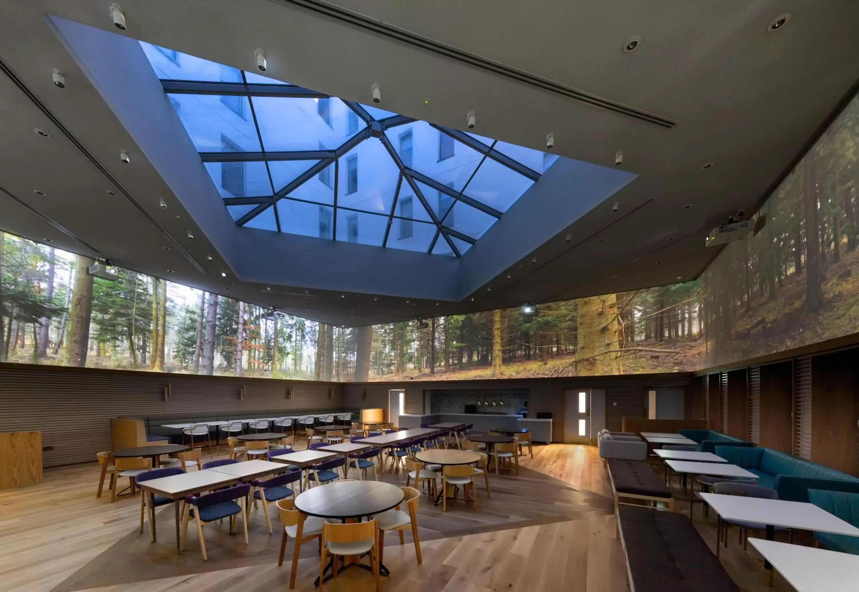 Business facilities in YOTEL Edinburgh