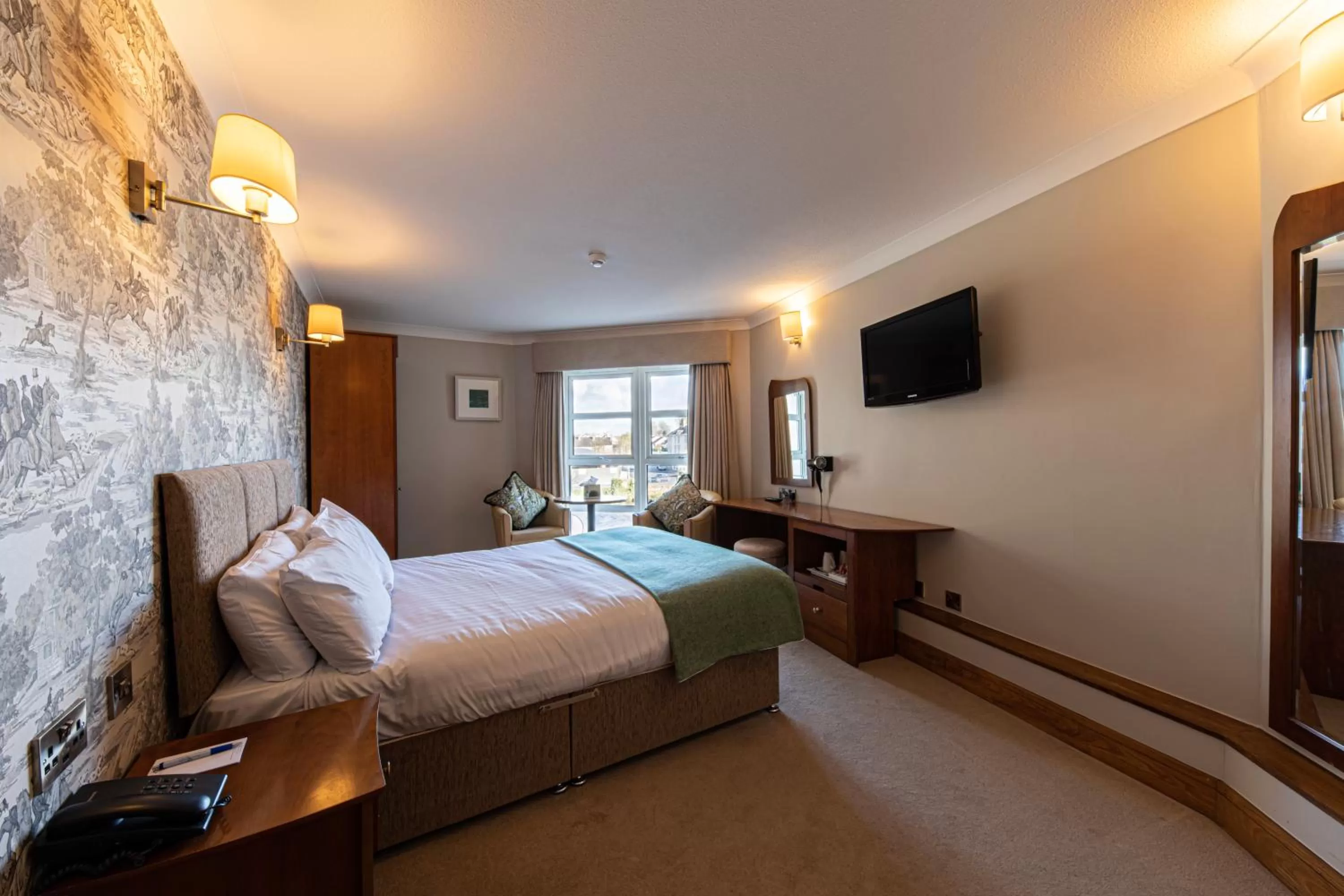 Bedroom, Bed in Ballina Manor Hotel