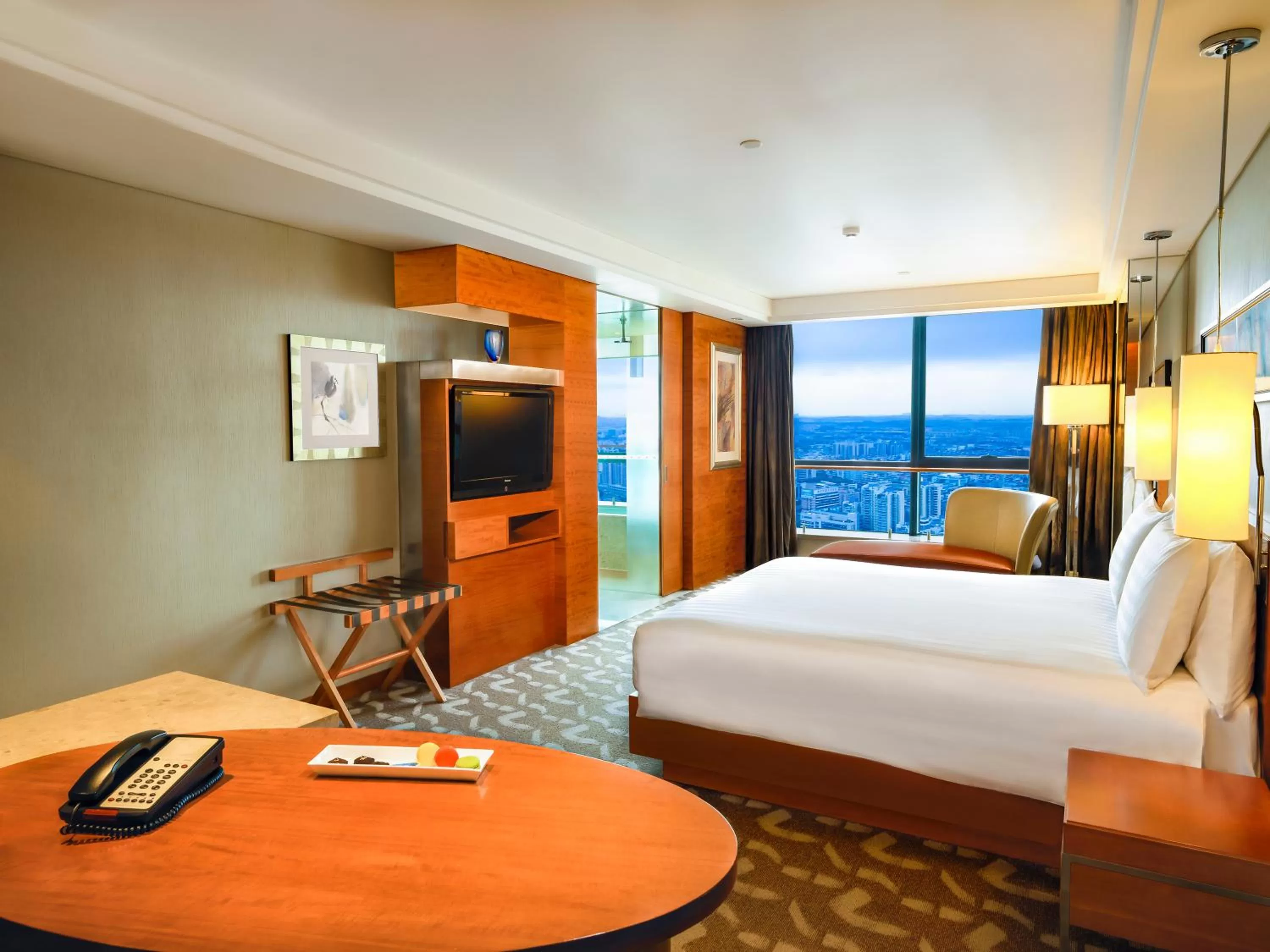 Photo of the whole room, Bed in Swissotel Foshan, Guangdong