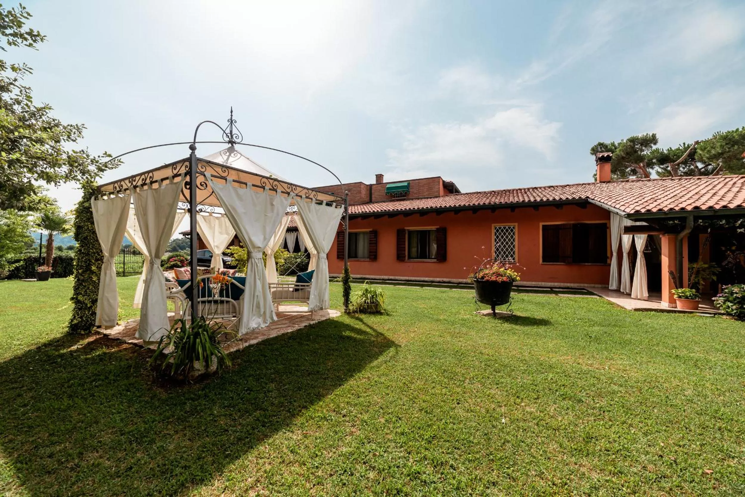 Garden, Property Building in B&B Sweet Dreams