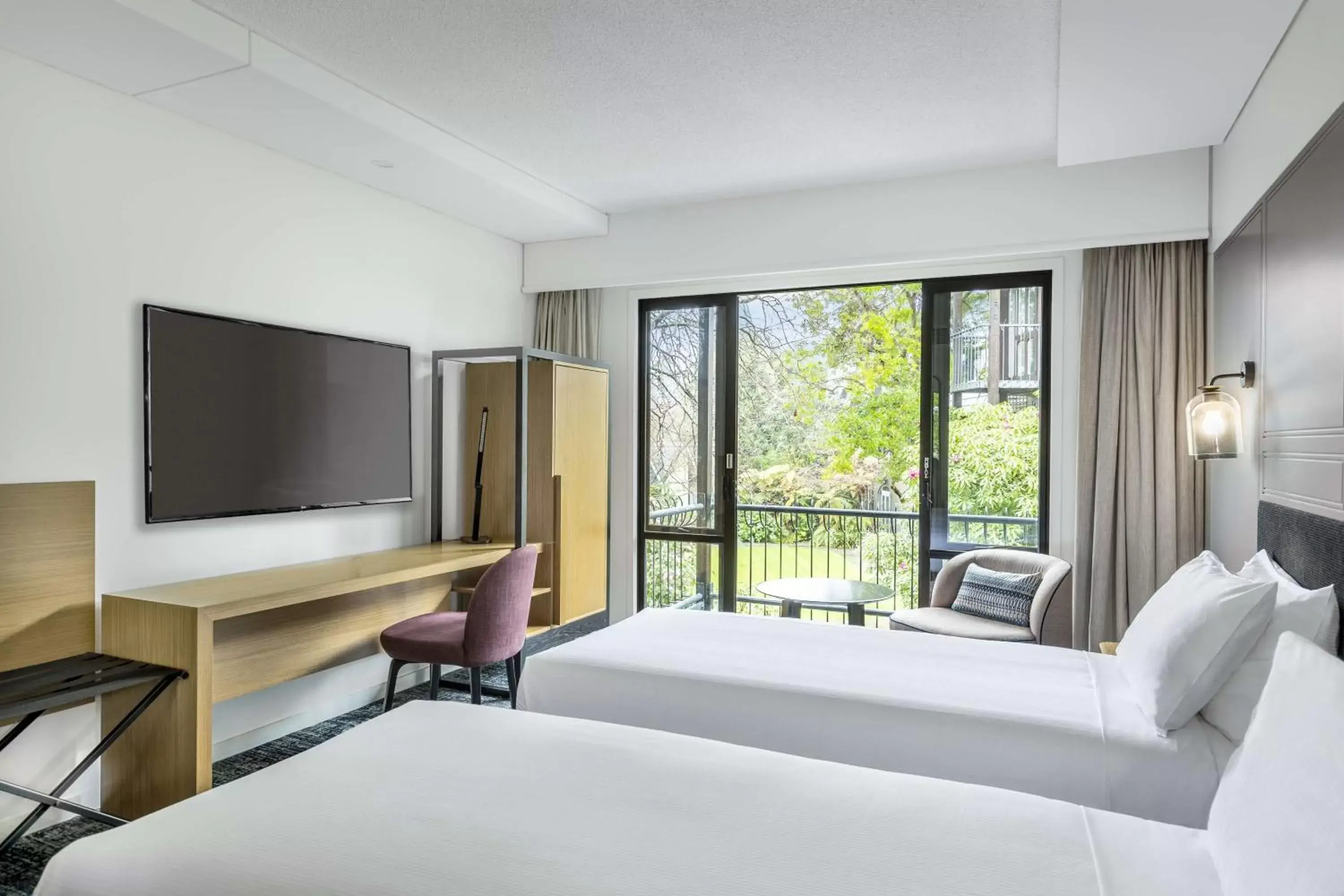 Twin Room with Balcony in Chateau On The Park - Christchurch, A Doubletree By Hilton Twin Room with Balcony in Chateau On The Park - Christchurch, A Doubletree By Hilton