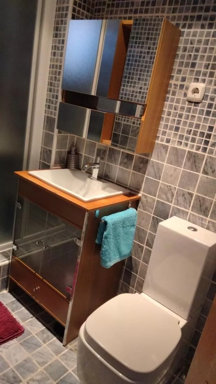 Shower, Bathroom in Rooms San Marcos