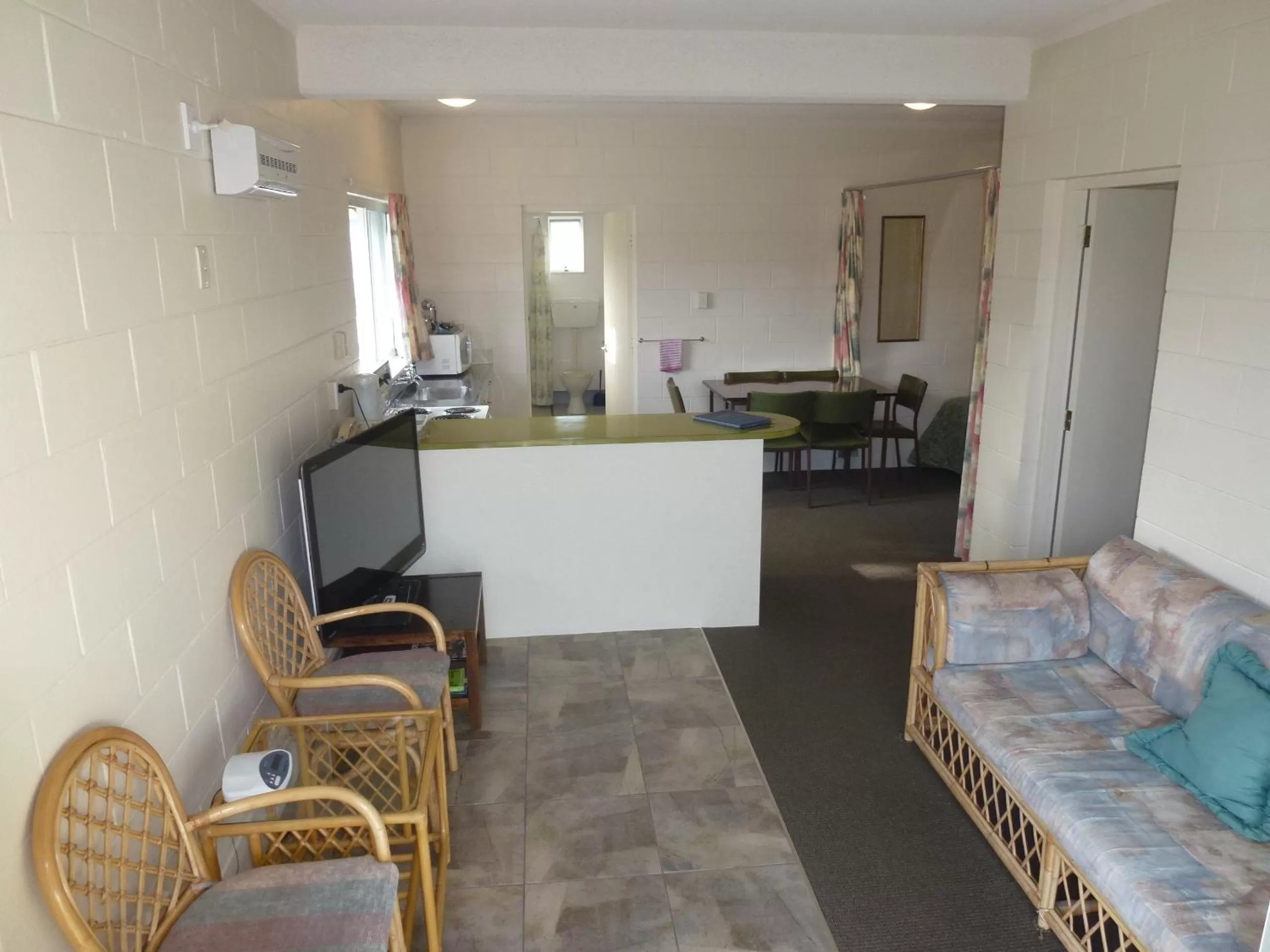 Photo of the whole room, Kitchen/Kitchenette in Mana-Nui Motel