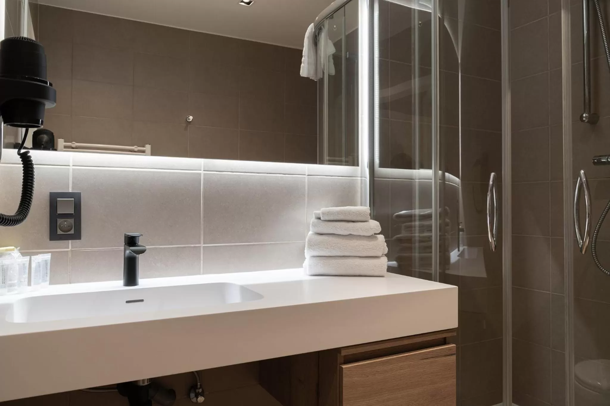 Shower in Hotel de Boskar Houthalen