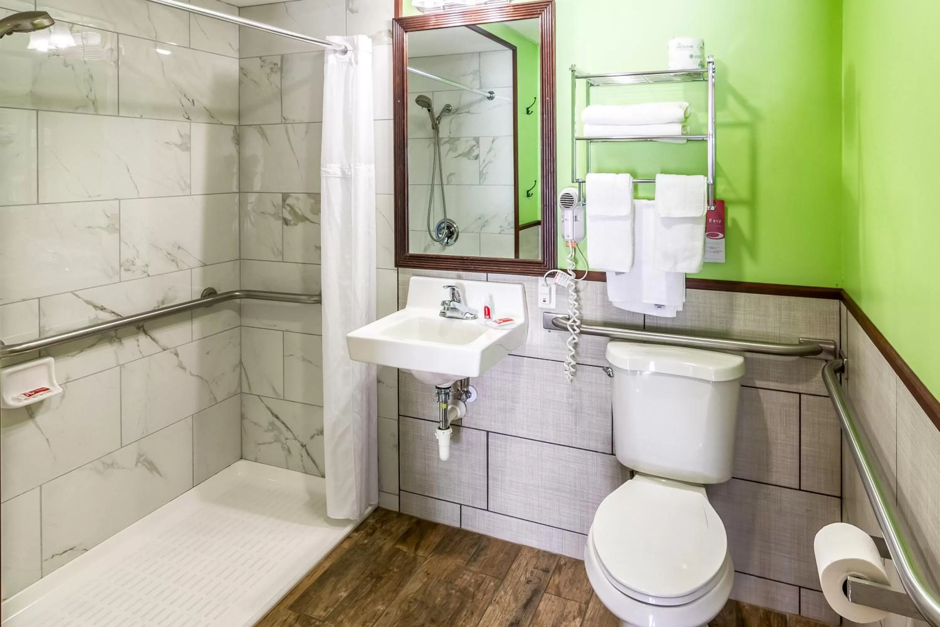 Econo Lodge Cadillac by Choice