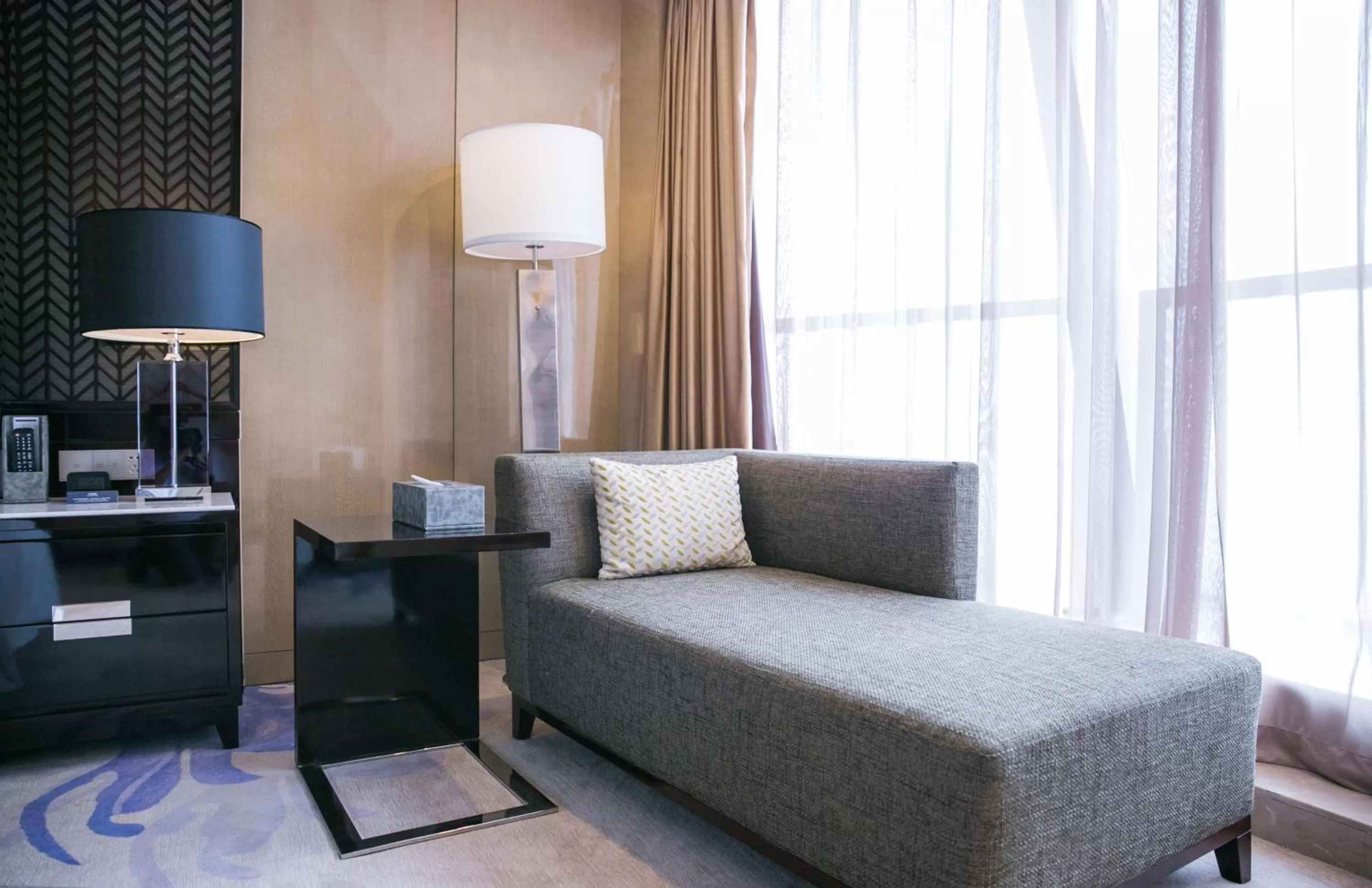 Living room, Bed in Hilton Haikou