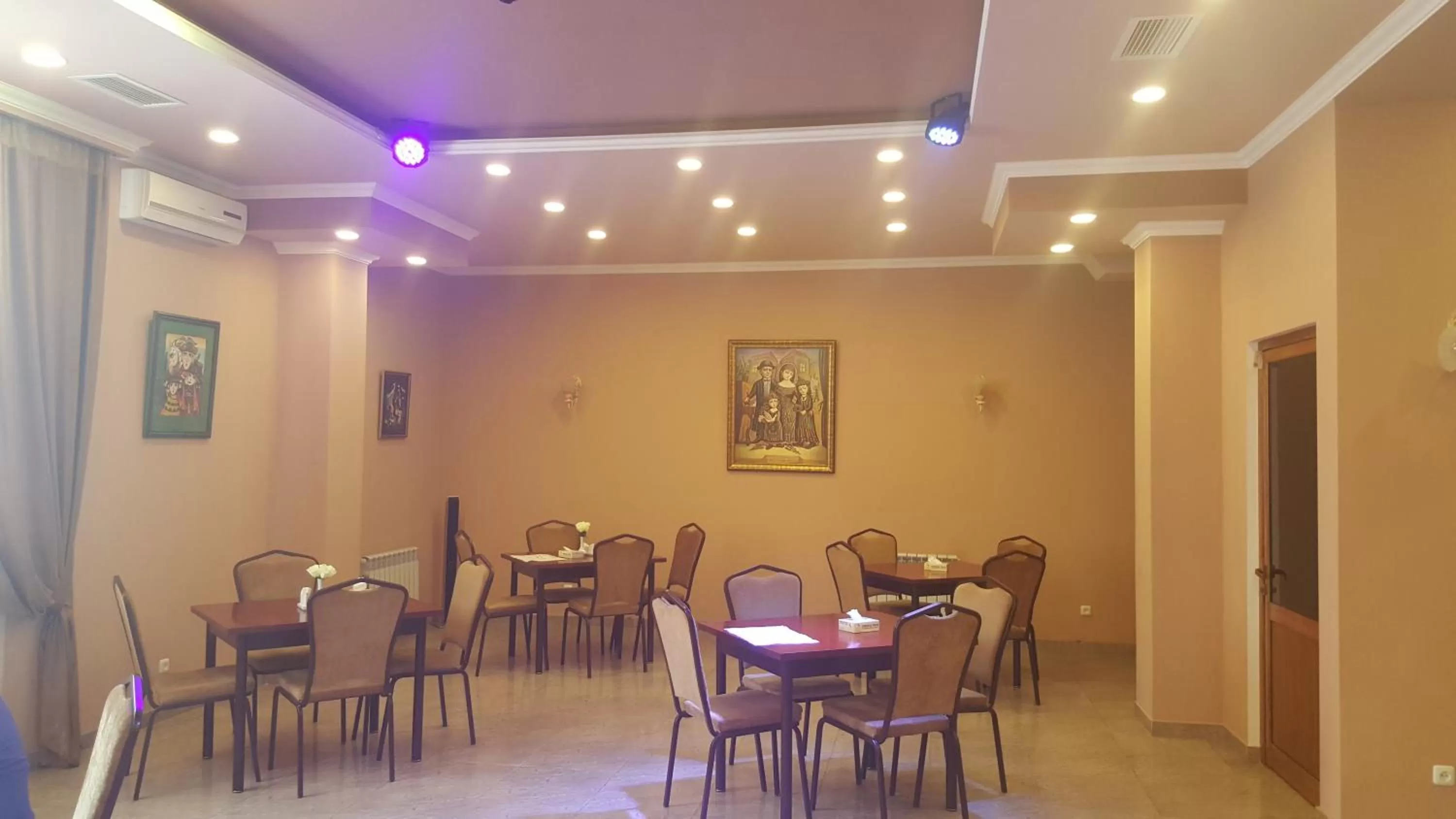 Restaurant/Places to Eat in Eridana Hotel