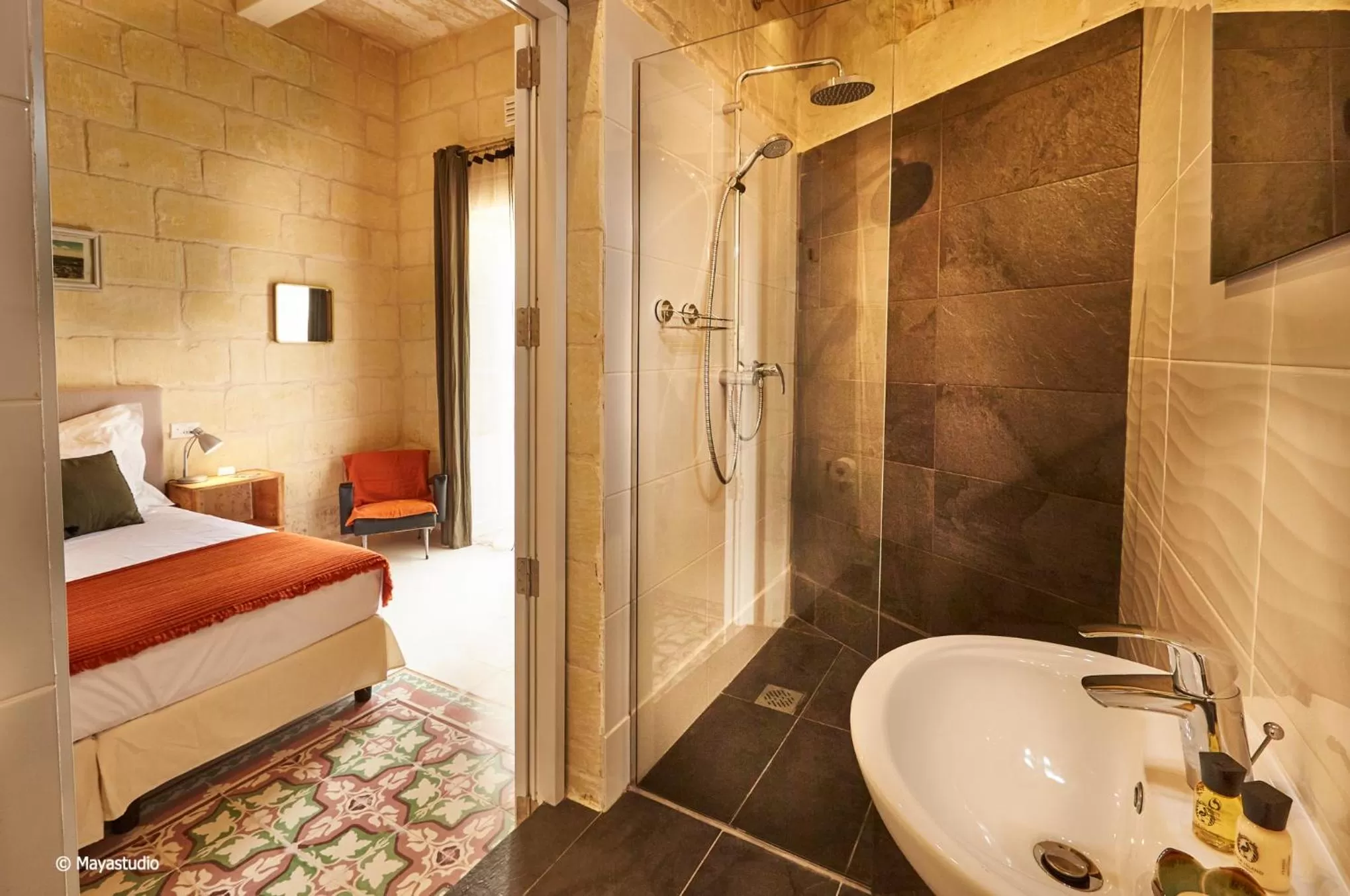 Shower, Bed in Provicario