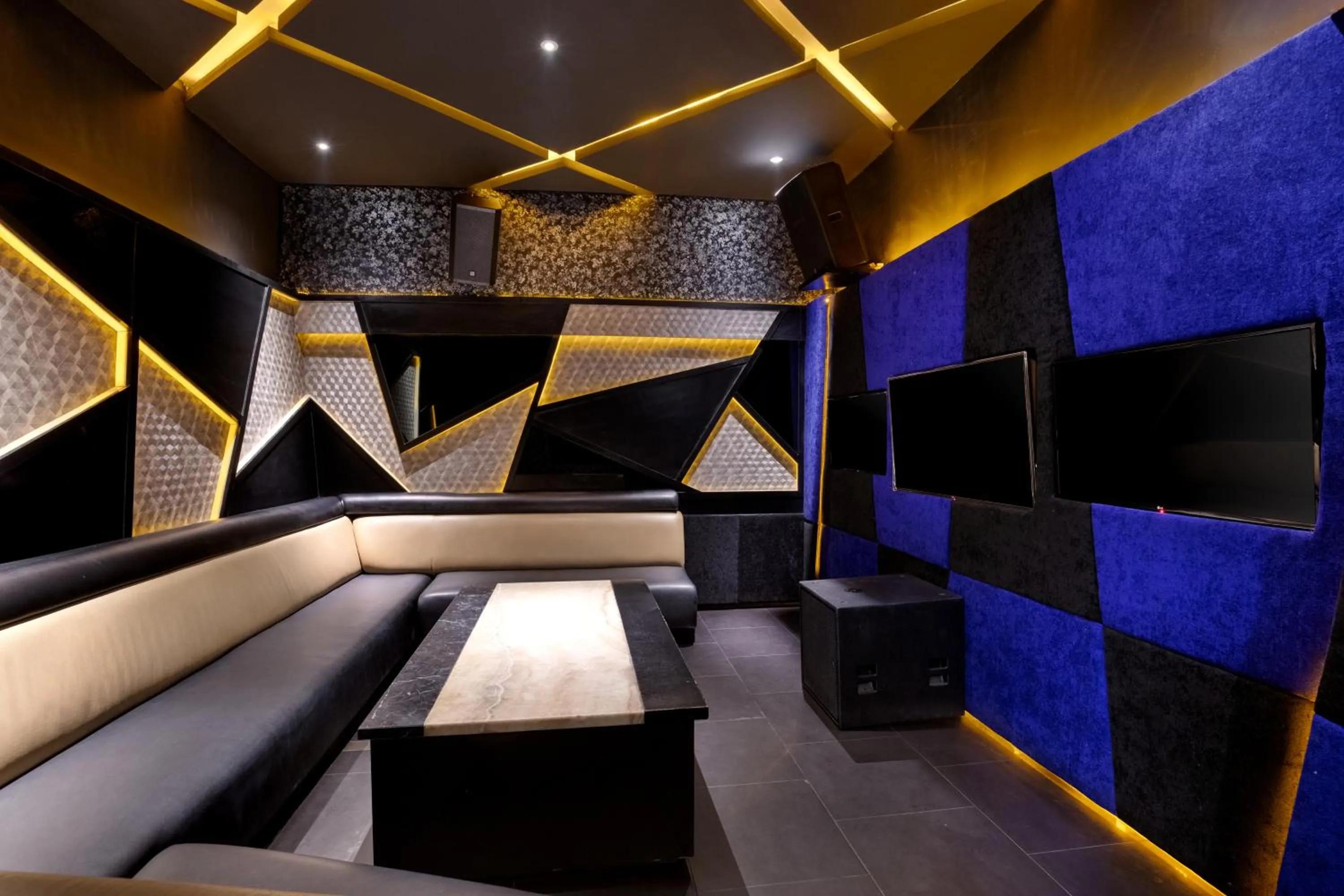 Karaoke in Novotel Palembang