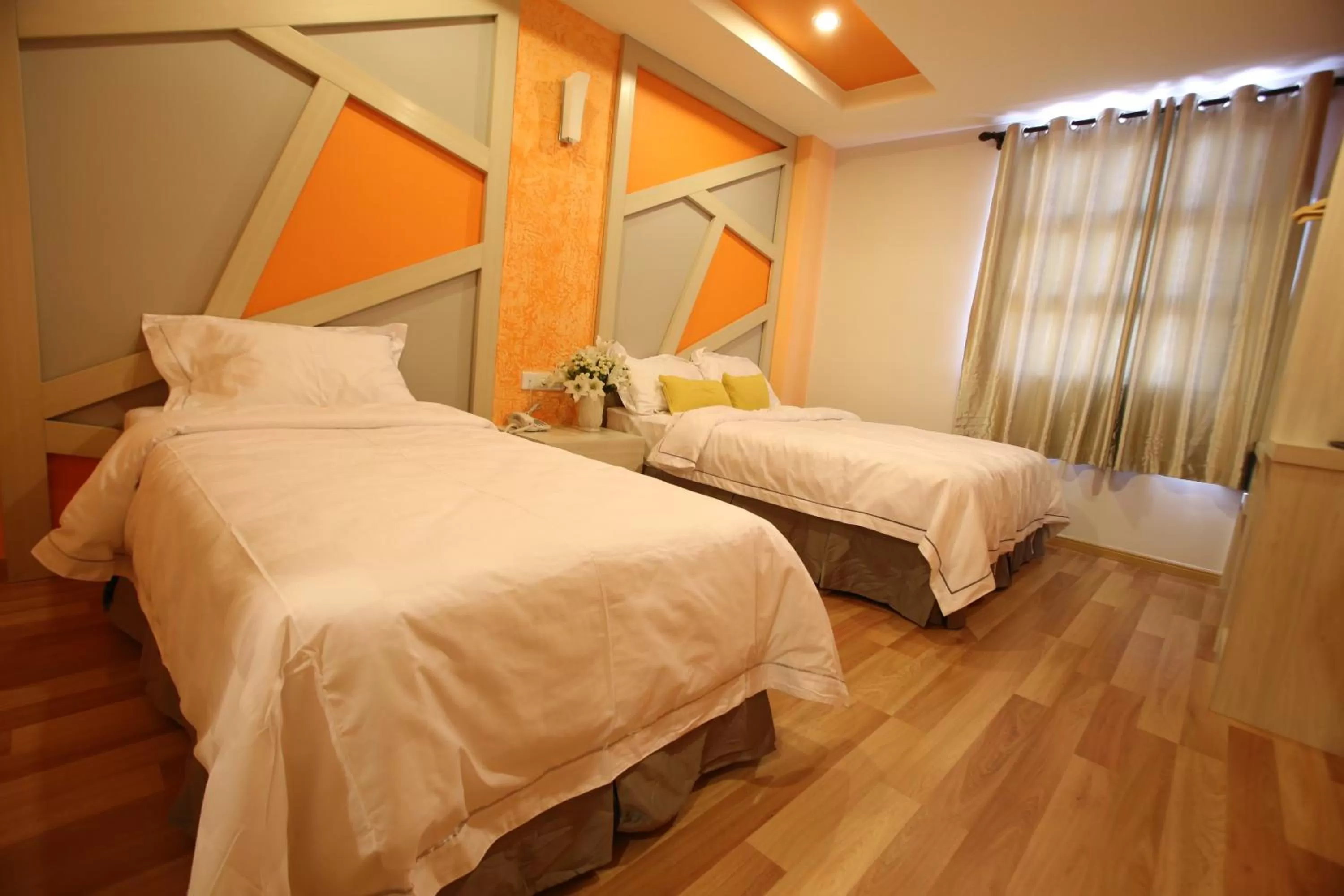 Photo of the whole room, Bed in Sunshine Inn Plus