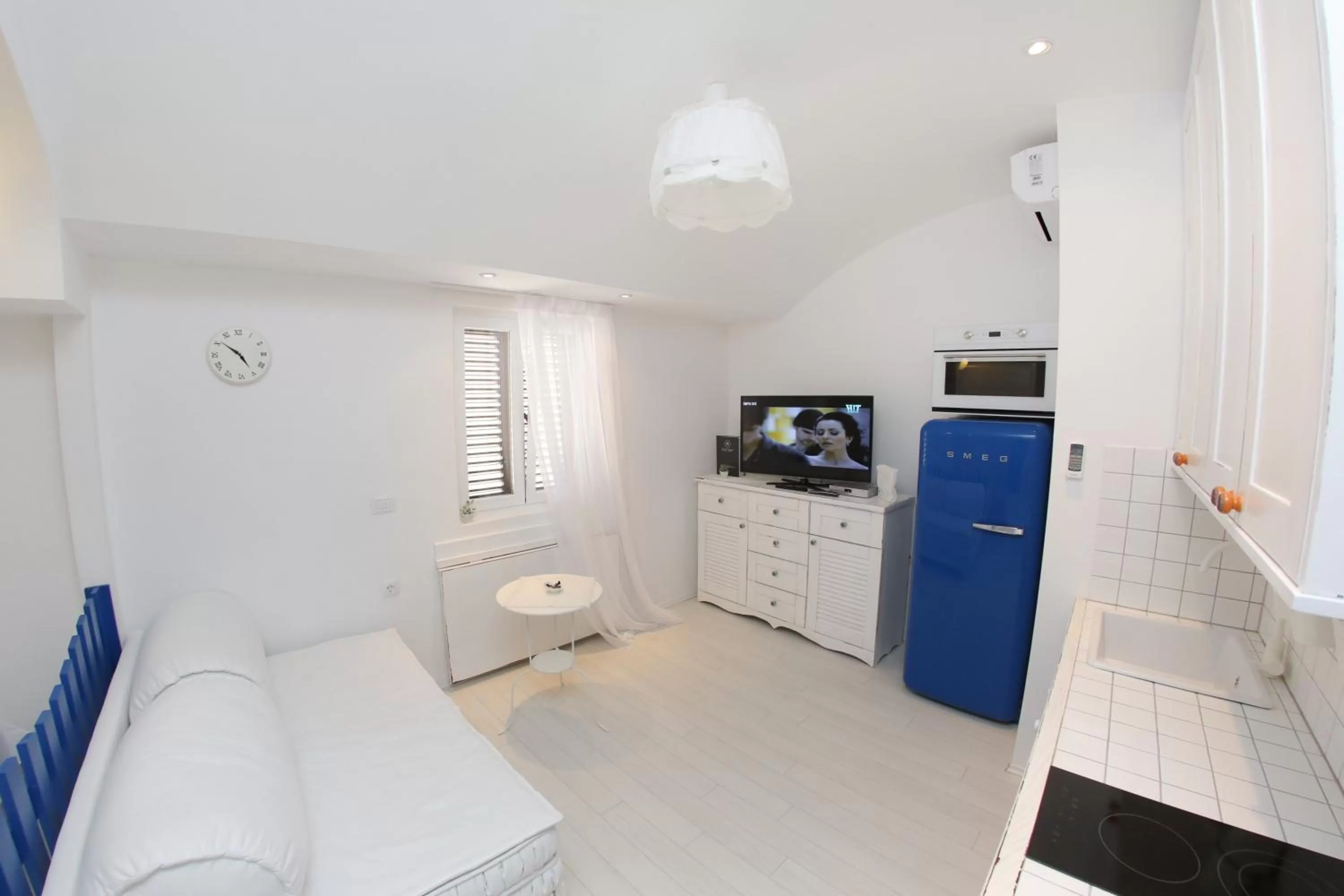 TV and multimedia, Bed in Central Apartments Integrated Hotel