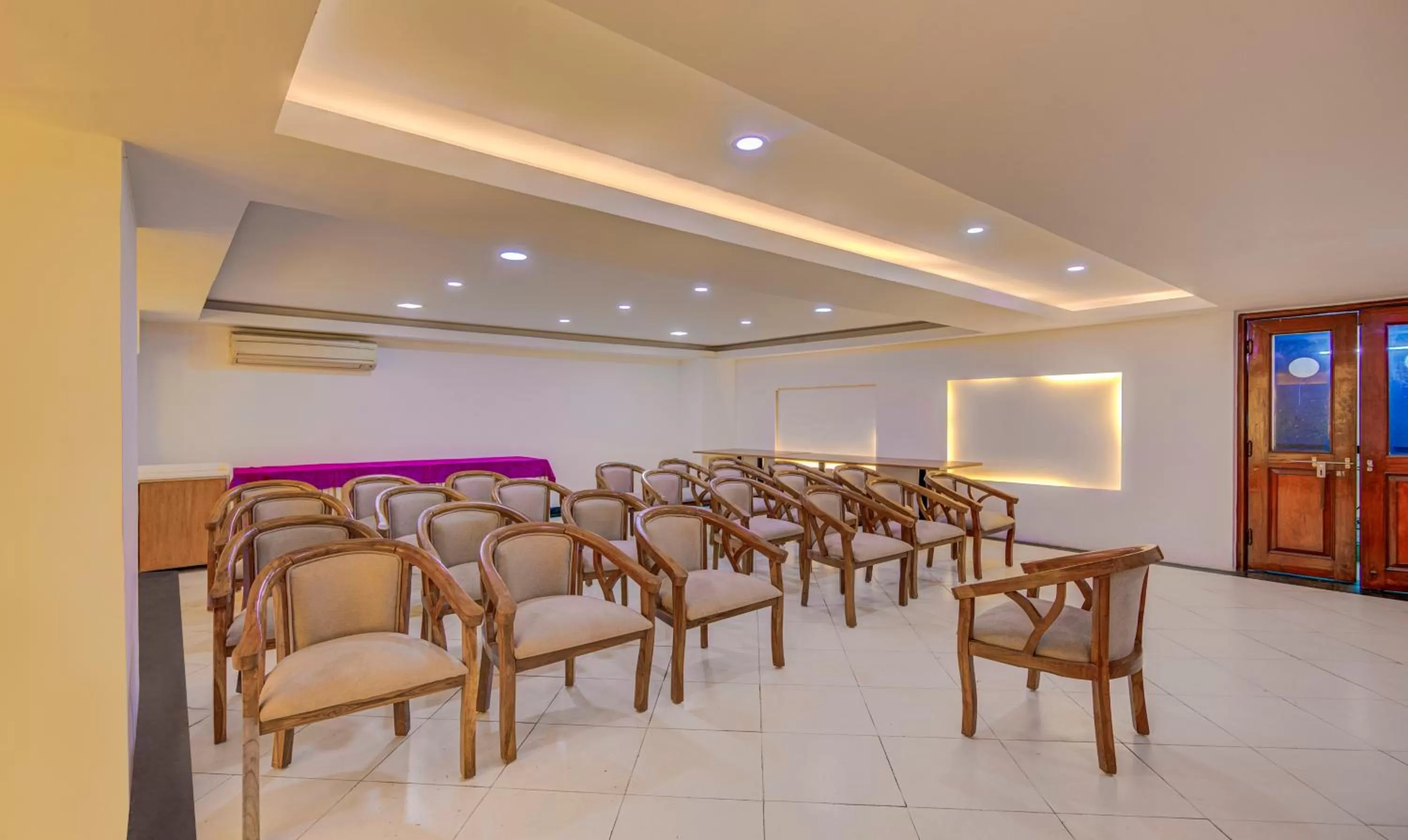 Banquet/Function facilities in Treebo Trend Corporate Park