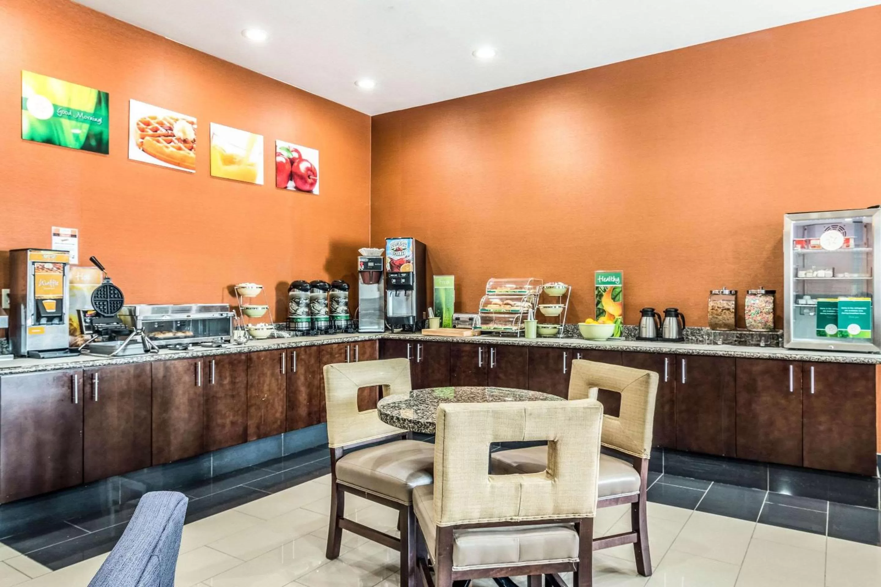 Restaurant/places to eat in Quality Inn & Suites Salem near I-57