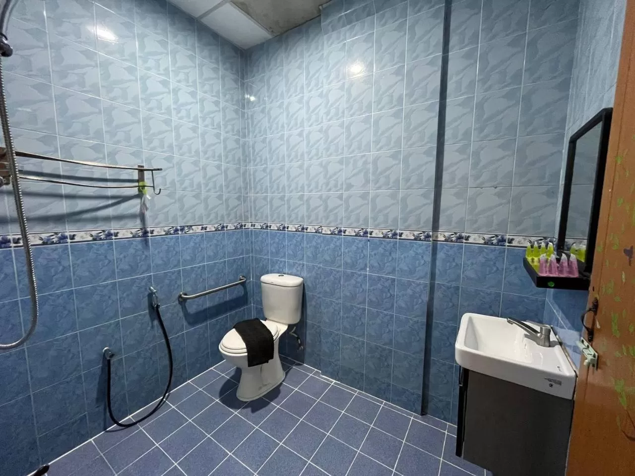 Shower in THE ZULEY HERITAGE HOTEL