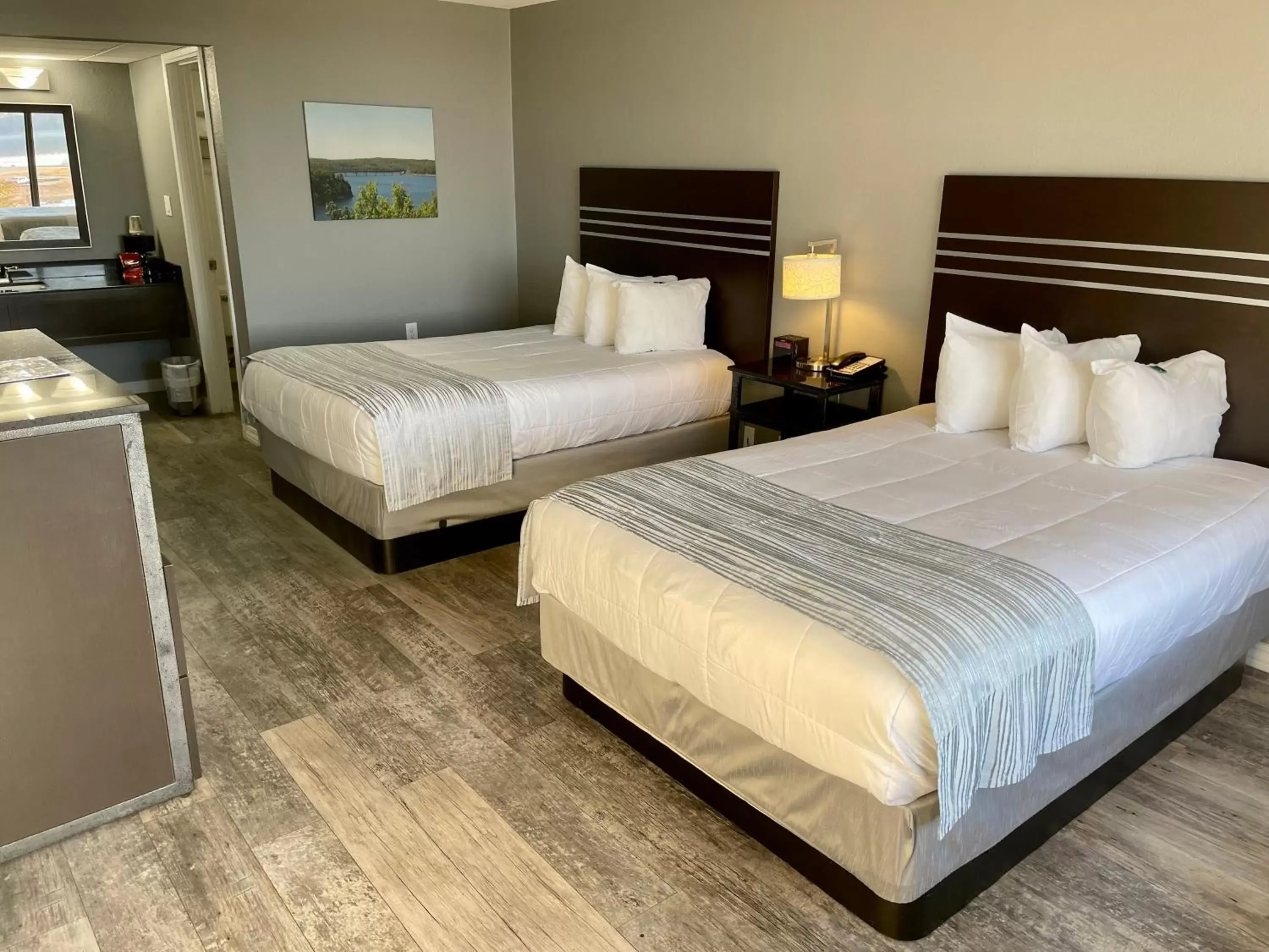 Double Room with Lake View in Lake Norfork Resort Double Room with Lake View in Lake Norfork Resort