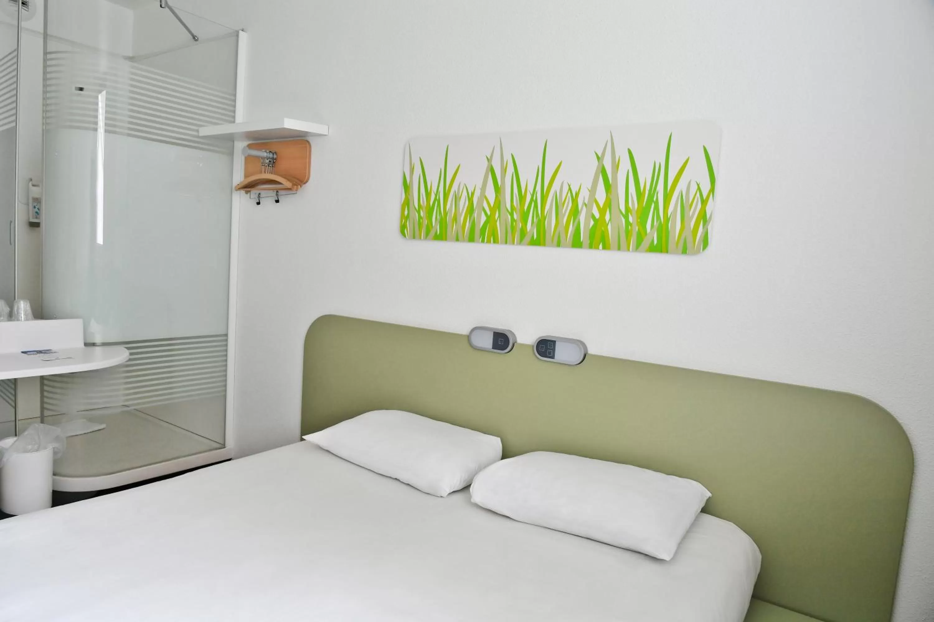 Staff, Bed in ibis budget Saint-Quentin Centre Gare