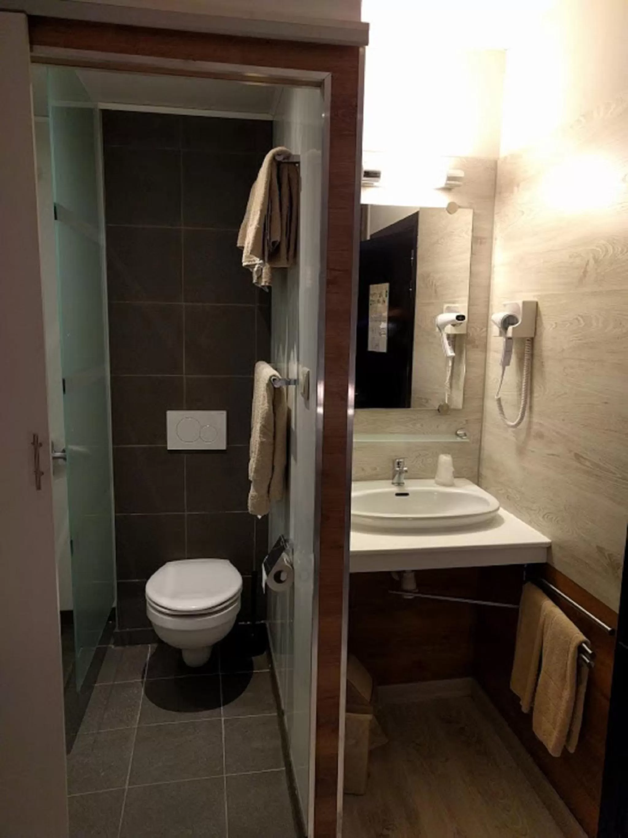 Bathroom in Canalview Hotel Ter Reien