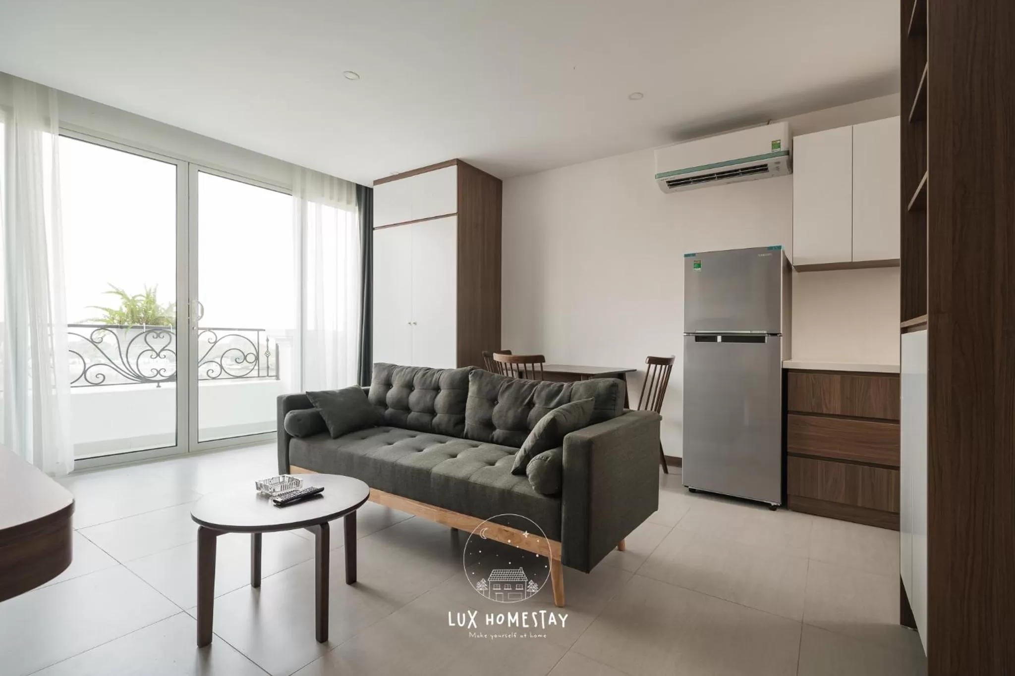 Kitchen or kitchenette in Lux Westlake Studio