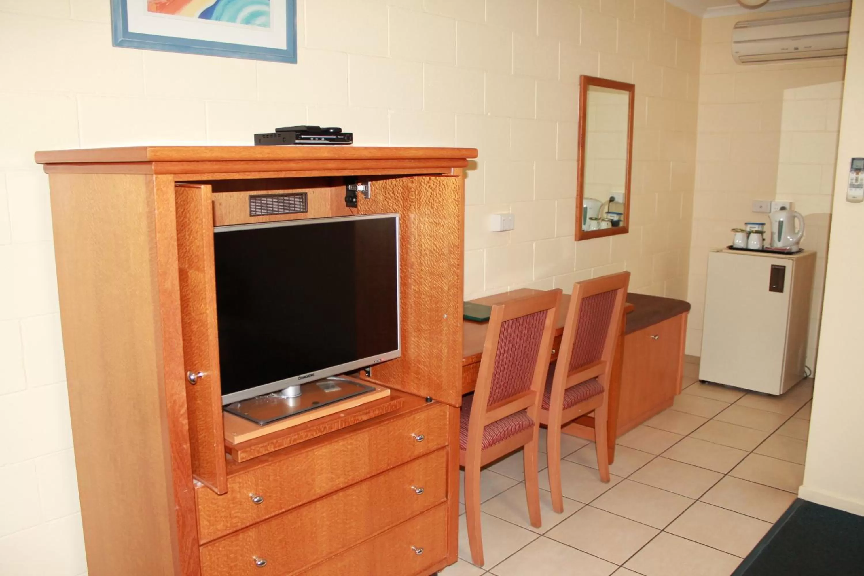 TV/Entertainment Center in Nanango Antler Motel