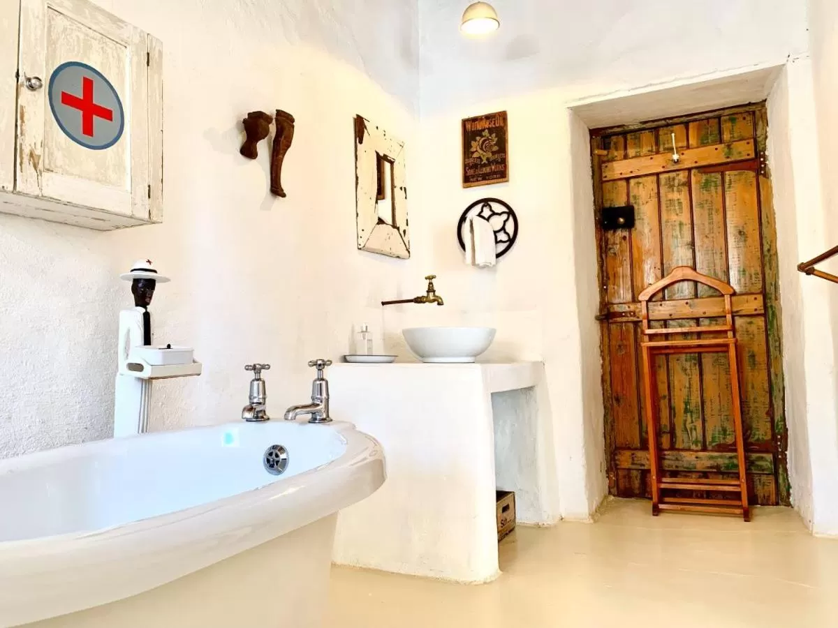 Bathroom in Brakdakkie Guest Cottages