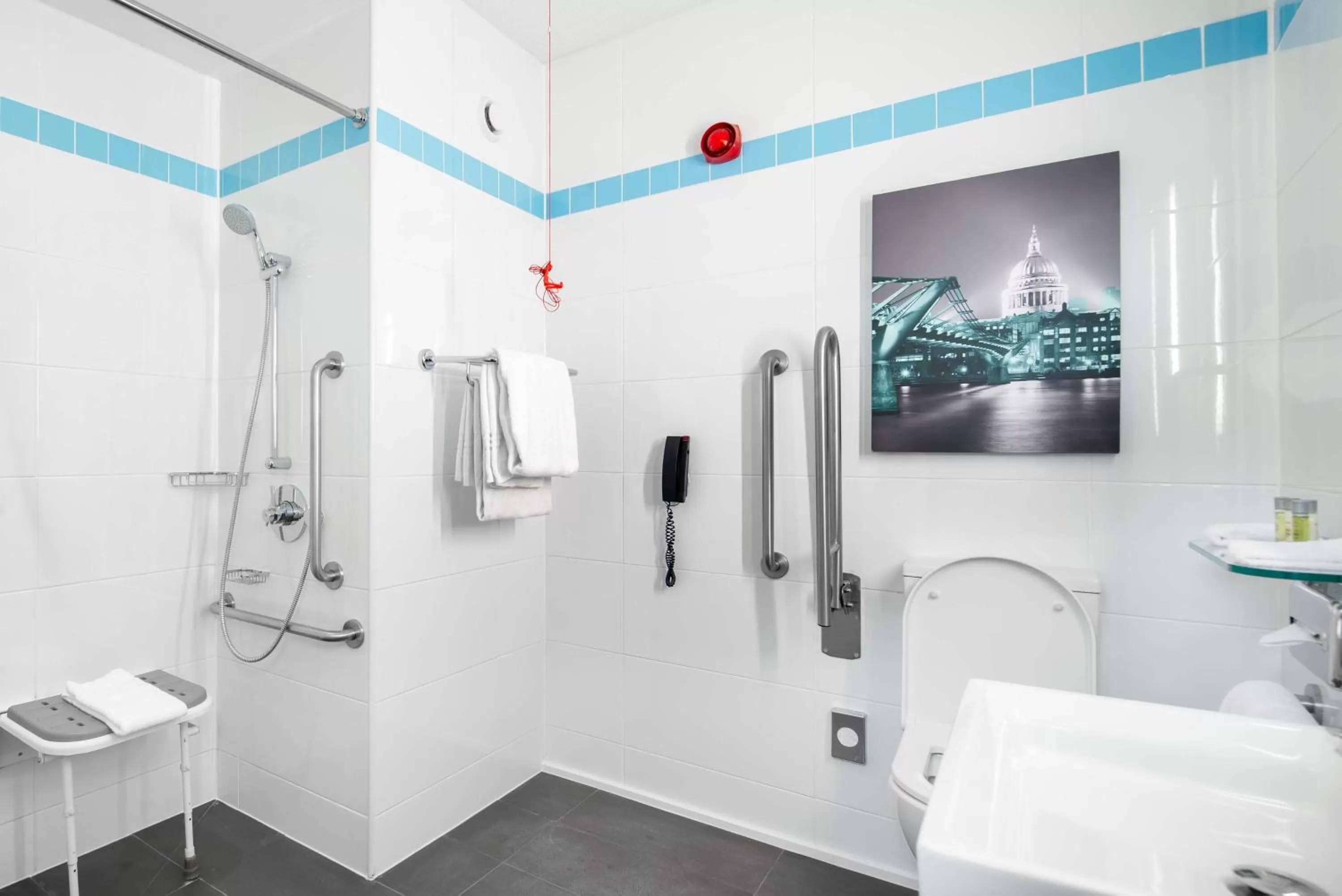 Bathroom in Hilton Garden Inn London Heathrow Airport