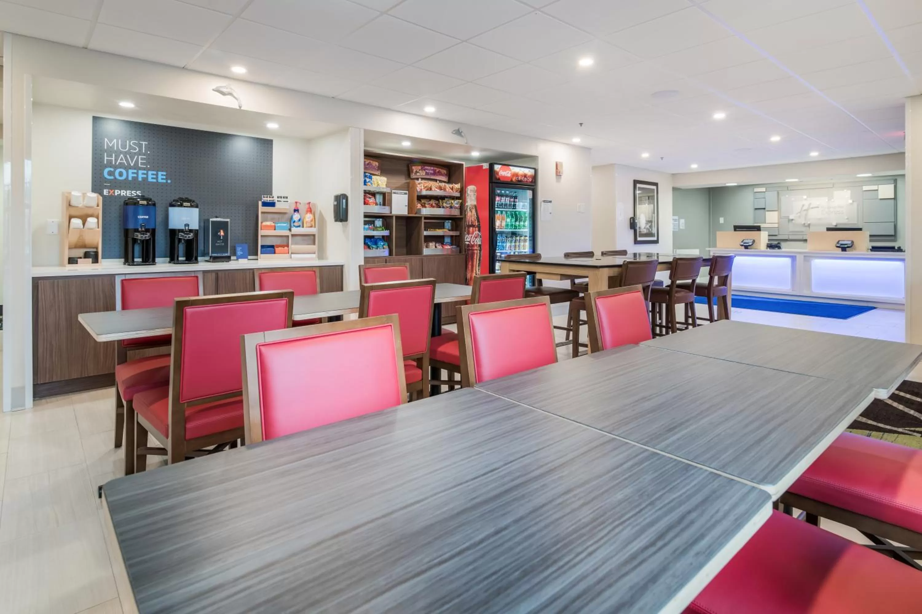 Lobby or reception in Holiday Inn Express - Plymouth by IHG