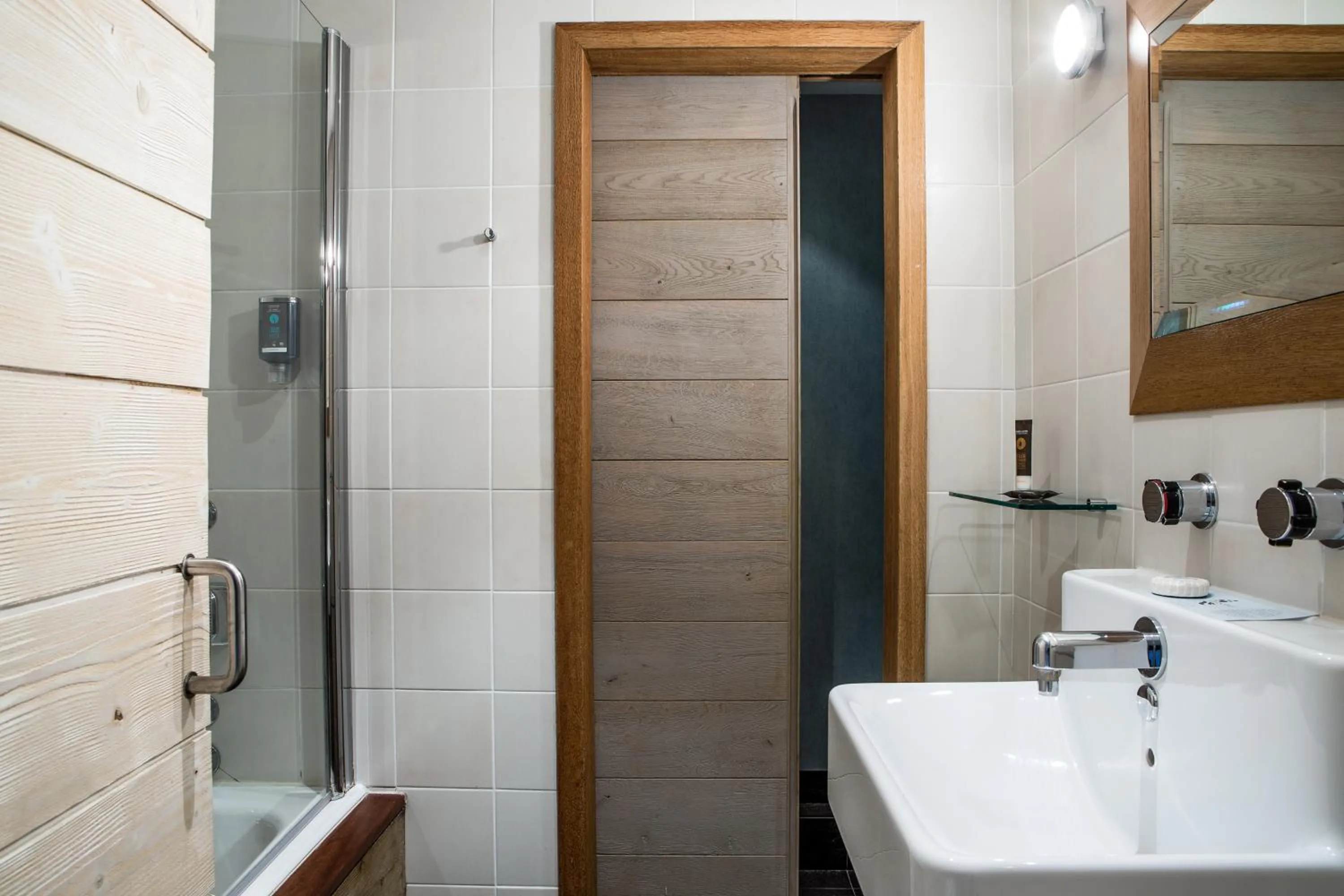 Bathroom in Emeria Dinard Thalasso Spa