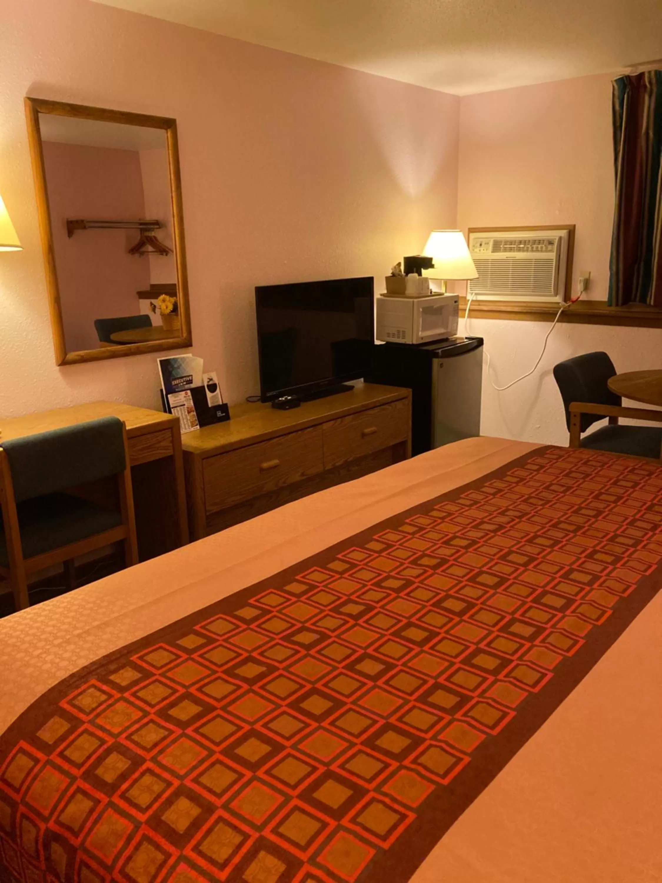 Bed in Executive Inn