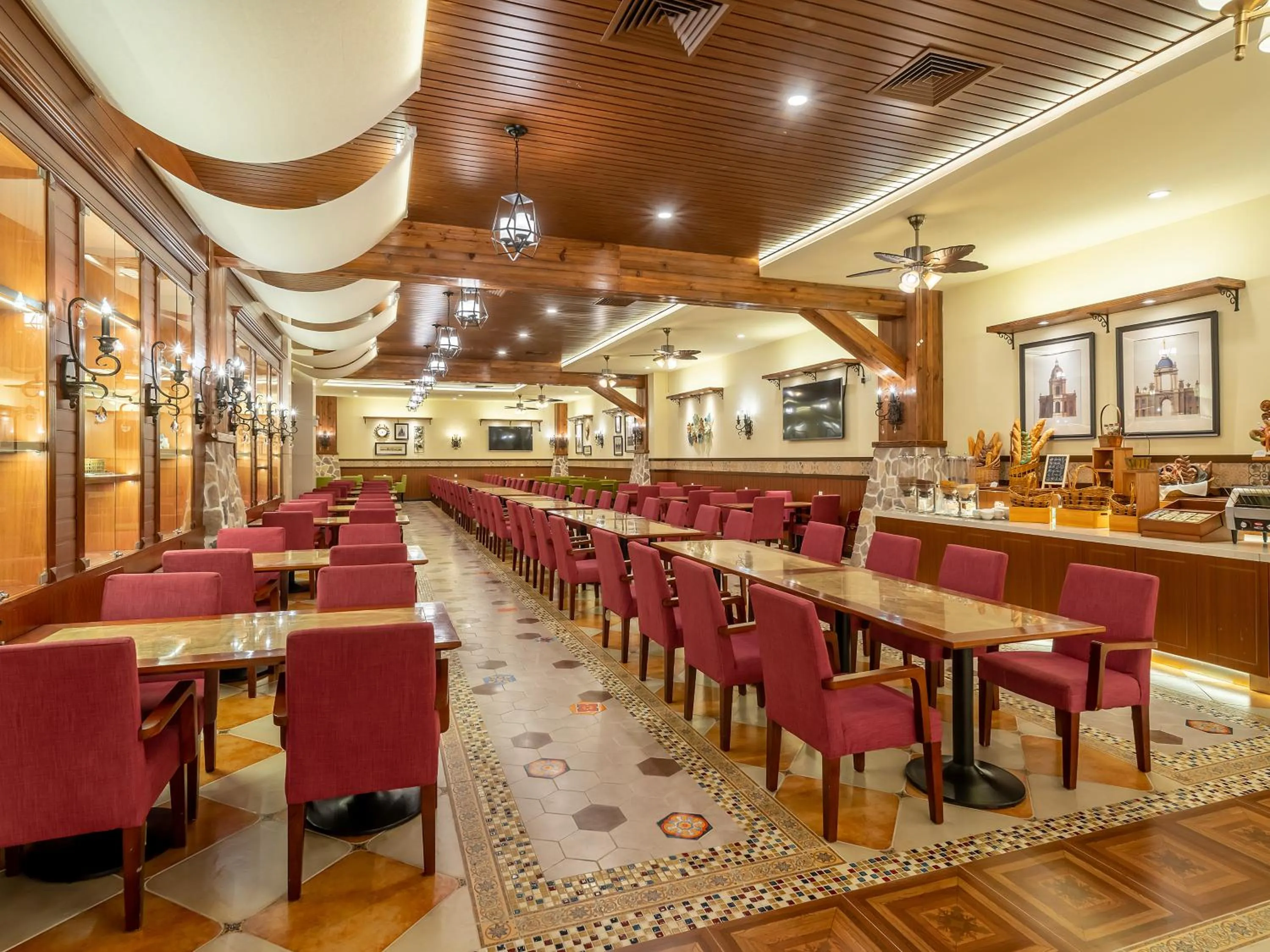Restaurant/places to eat in Wyndham Shanghai Hongqiao