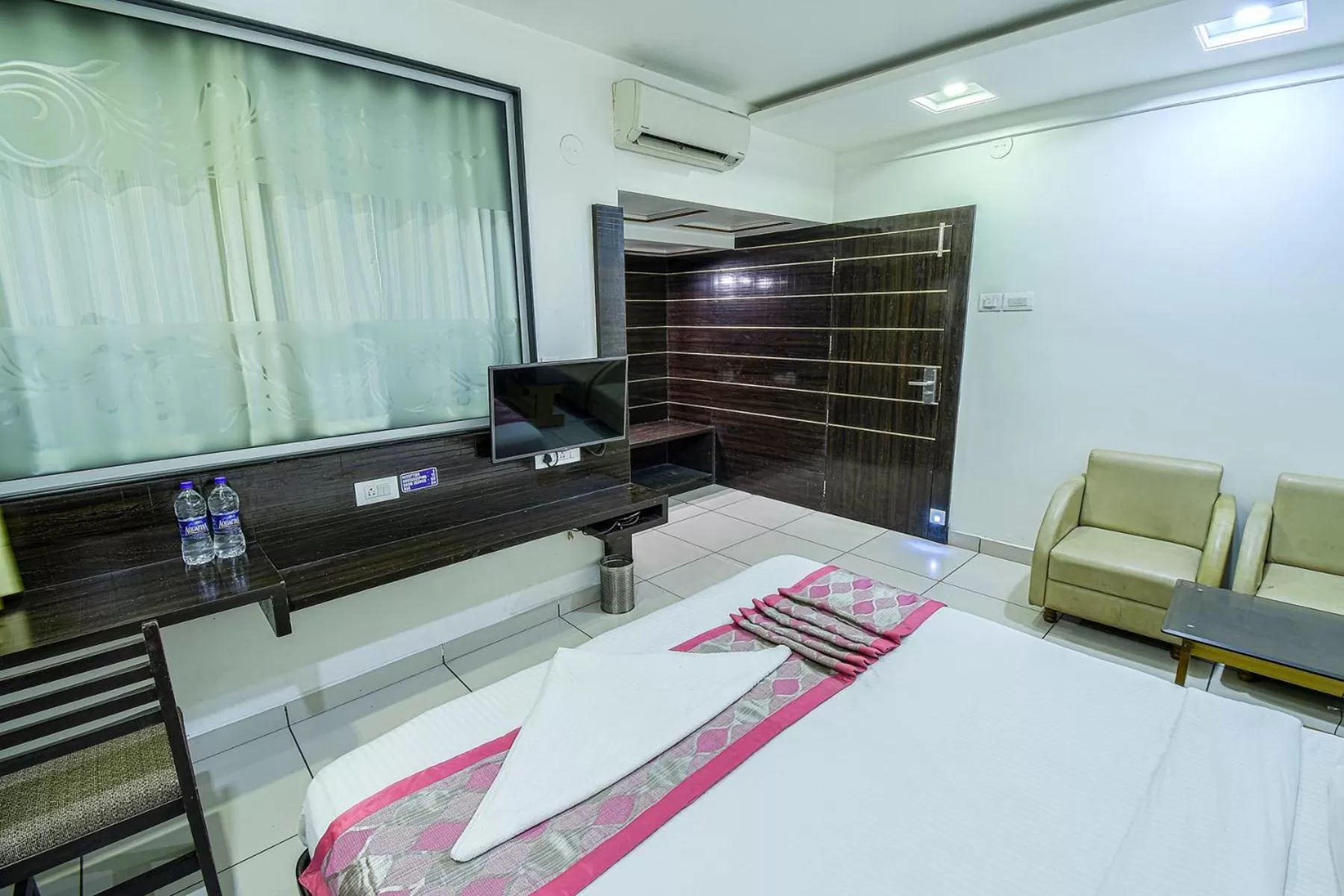 Photo of the whole room, Bed in Hotel Radiant Kolhapur