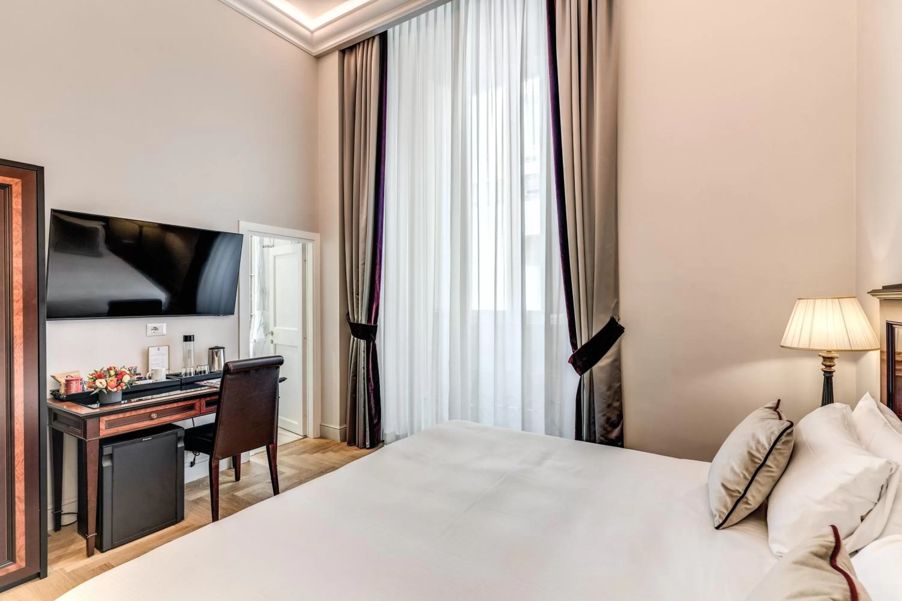 Bedroom, Bed in Eitch Borromini Palazzo Pamphilj